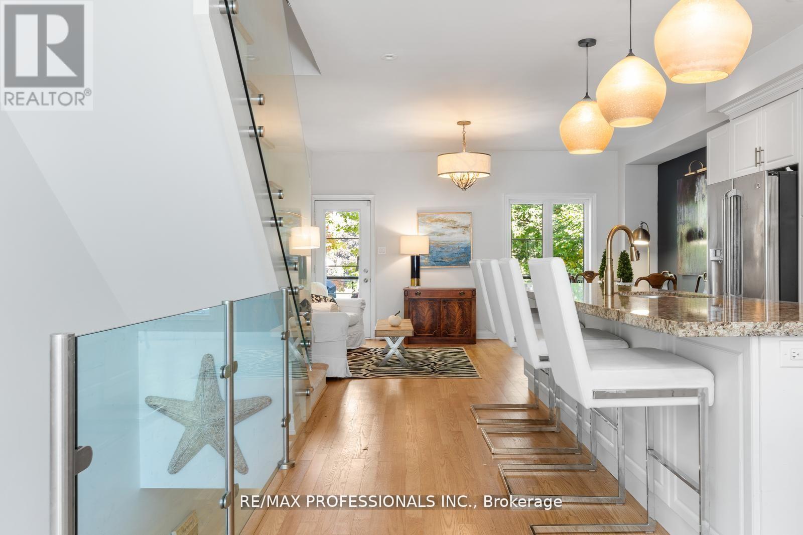 16 Dryden Way, Toronto, Ontario  M9R 0B2 - Photo 7 - W12538962