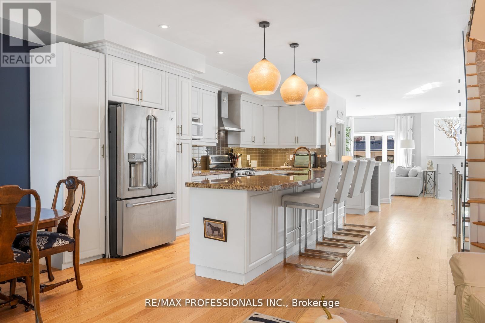 16 Dryden Way, Toronto, Ontario  M9R 0B2 - Photo 9 - W12538962