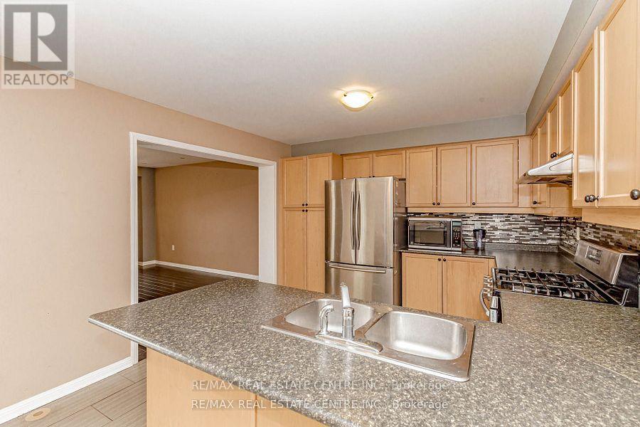 299 Dymott Avenue, Milton, Ontario  L9T 0Z4 - Photo 11 - W12538988