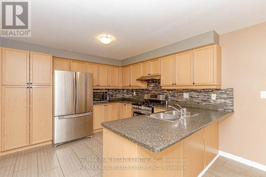 299 Dymott Avenue, Milton, Ontario  L9T 0Z4 - Photo 13 - W12538988