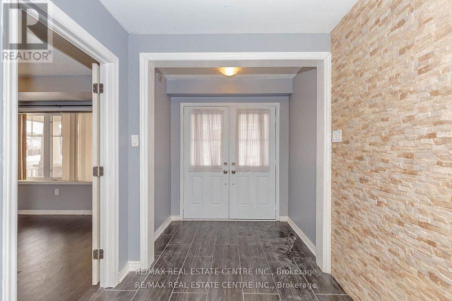 299 Dymott Avenue, Milton, Ontario  L9T 0Z4 - Photo 2 - W12538988