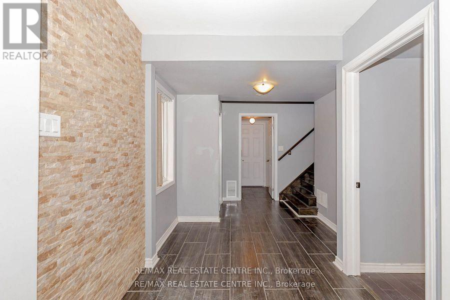 299 Dymott Avenue, Milton, Ontario  L9T 0Z4 - Photo 3 - W12538988