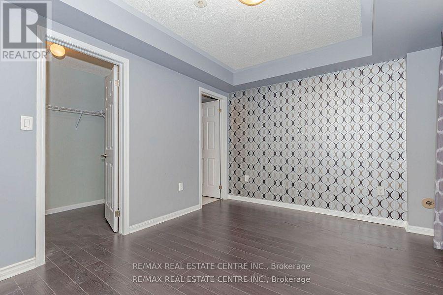 299 Dymott Avenue, Milton, Ontario  L9T 0Z4 - Photo 4 - W12538988