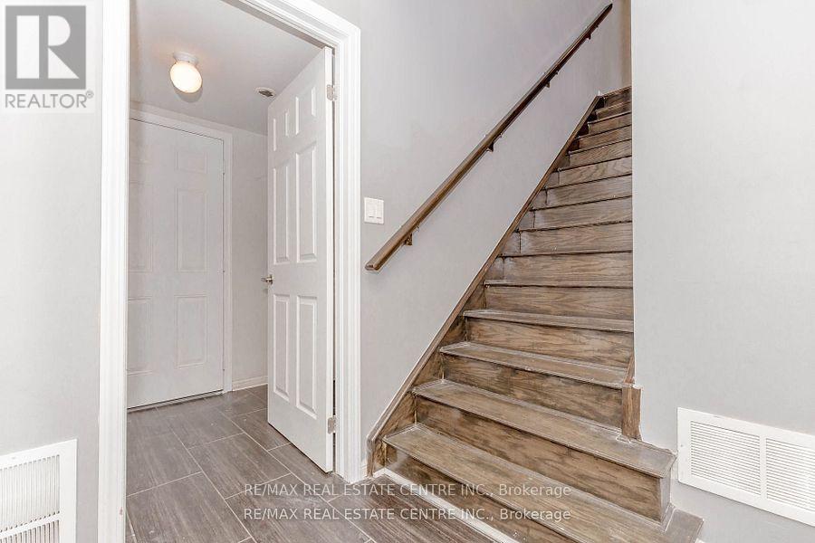 299 Dymott Avenue, Milton, Ontario  L9T 0Z4 - Photo 6 - W12538988