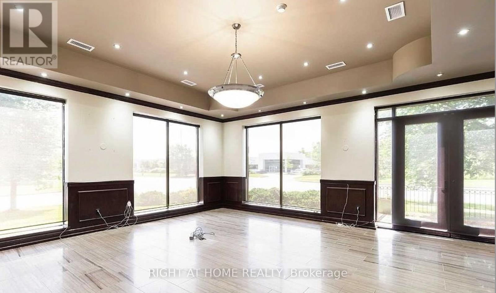 2556 Meadowpine Boulevard, Mississauga, Ontario  L5N 6P9 - Photo 2 - W12538998