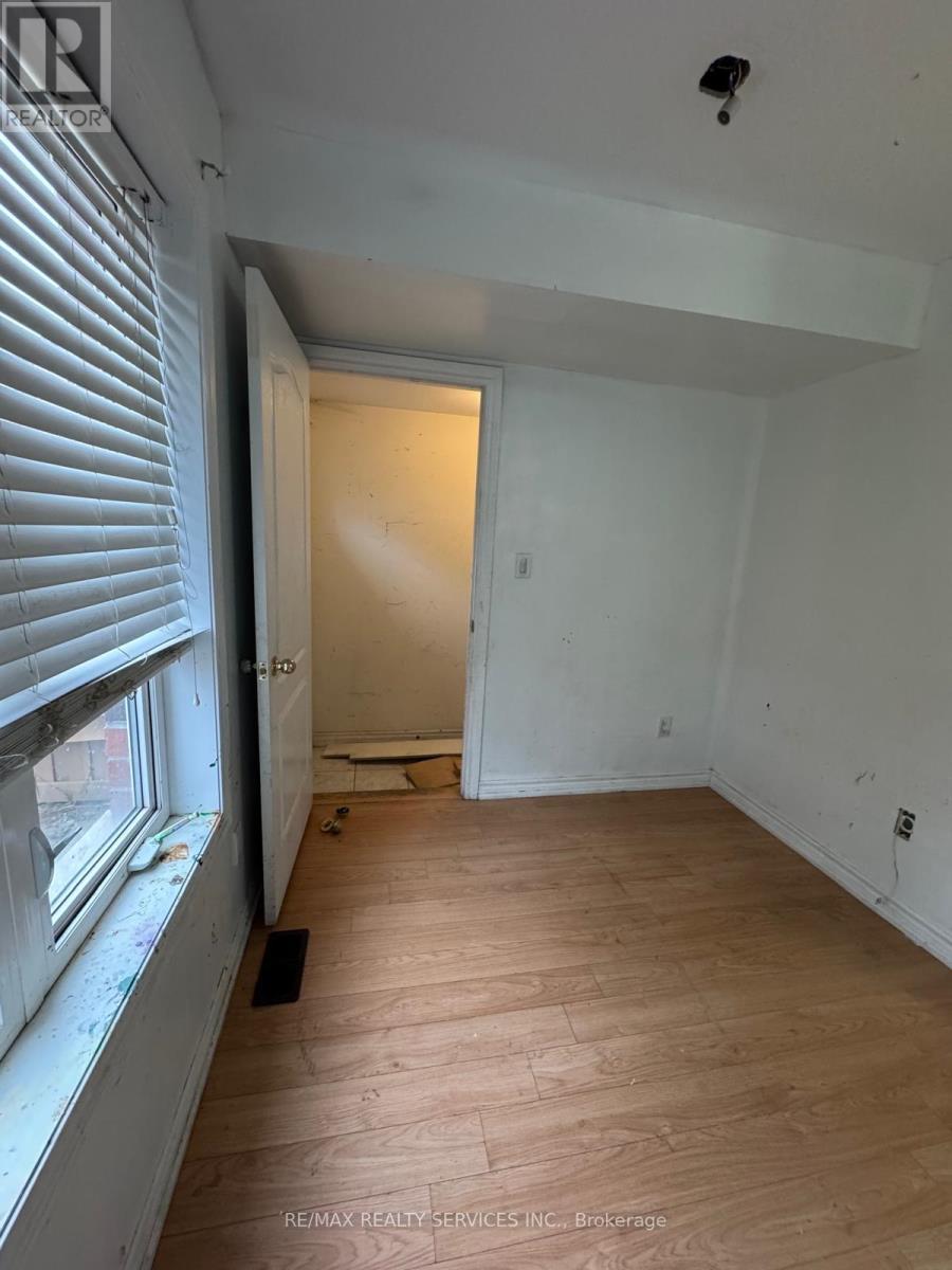 5 Sprucewood Road, Brampton, Ontario  L6Z 0J3 - Photo 11 - W12539012