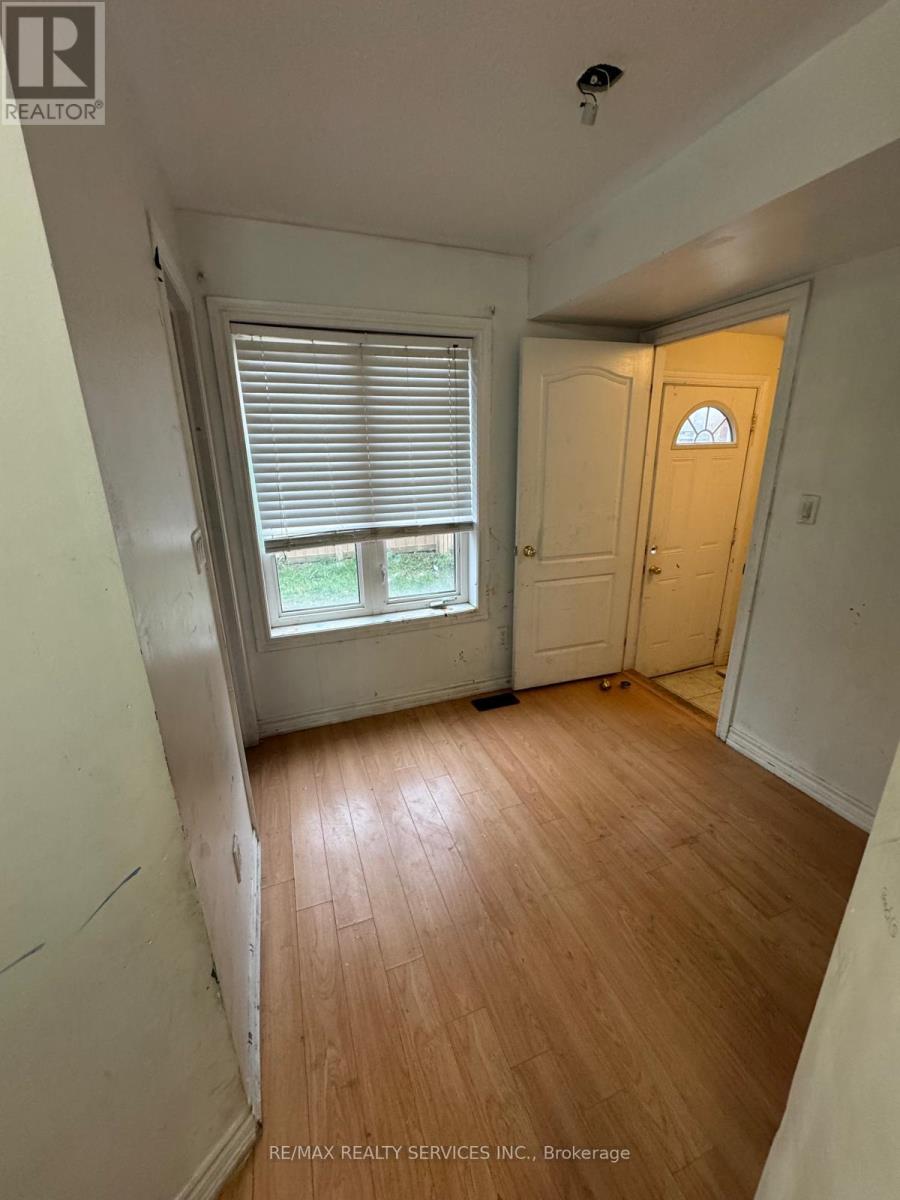 5 Sprucewood Road, Brampton, Ontario  L6Z 0J3 - Photo 3 - W12539012