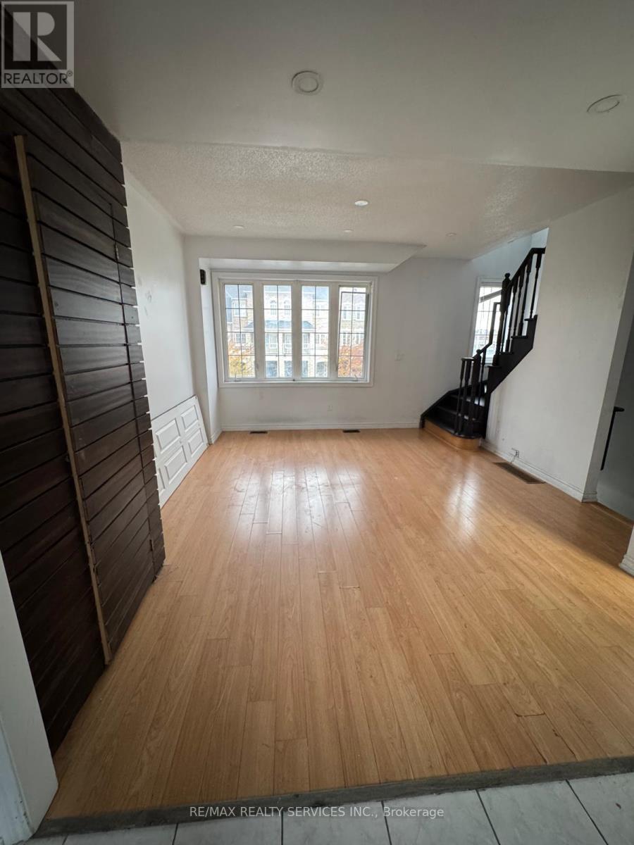 5 Sprucewood Road, Brampton, Ontario  L6Z 0J3 - Photo 4 - W12539012