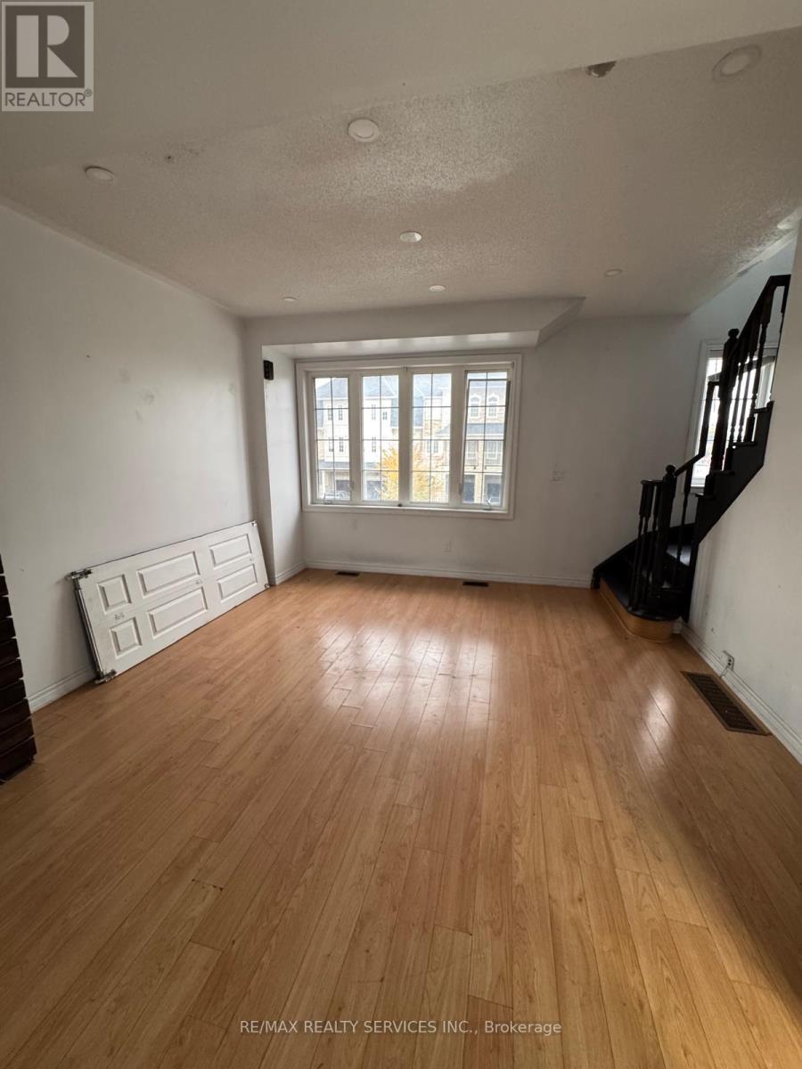 5 Sprucewood Road, Brampton, Ontario  L6Z 0J3 - Photo 5 - W12539012