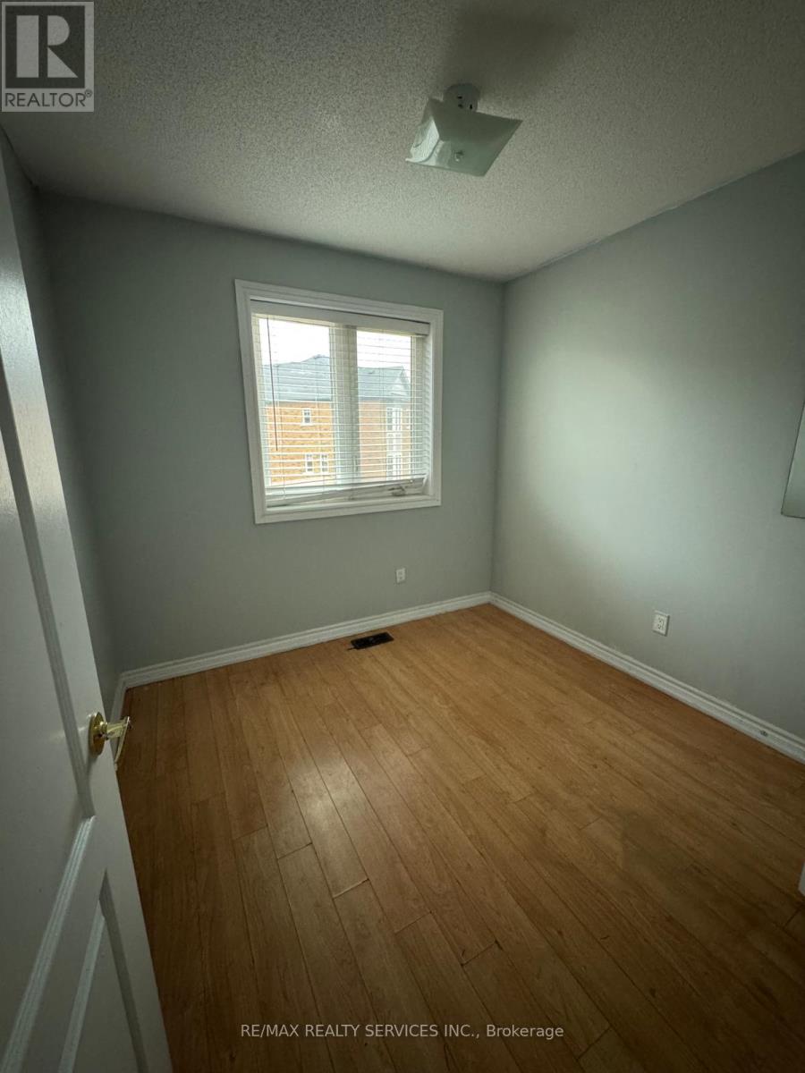 5 Sprucewood Road, Brampton, Ontario  L6Z 0J3 - Photo 7 - W12539012