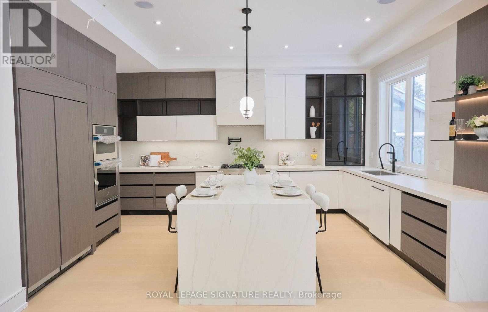 365 Jumna Avenue, Mississauga, Ontario  L5G 1Y5 - Photo 11 - W12539056