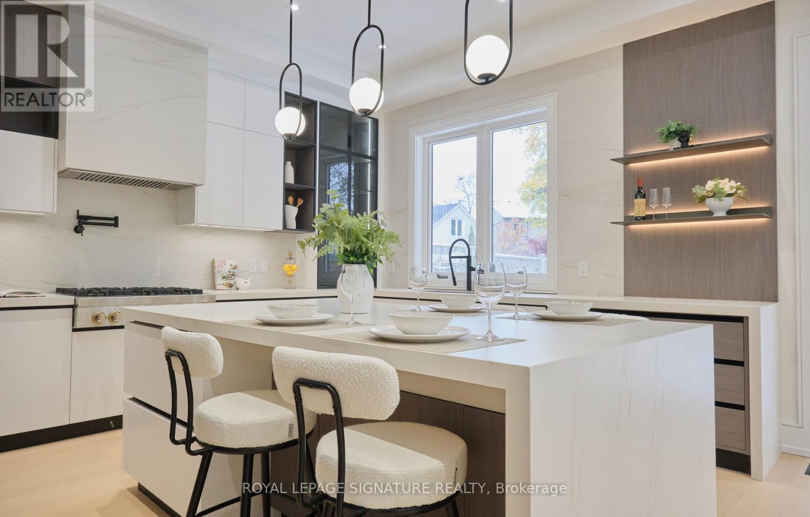 365 Jumna Avenue, Mississauga, Ontario  L5G 1Y5 - Photo 12 - W12539056