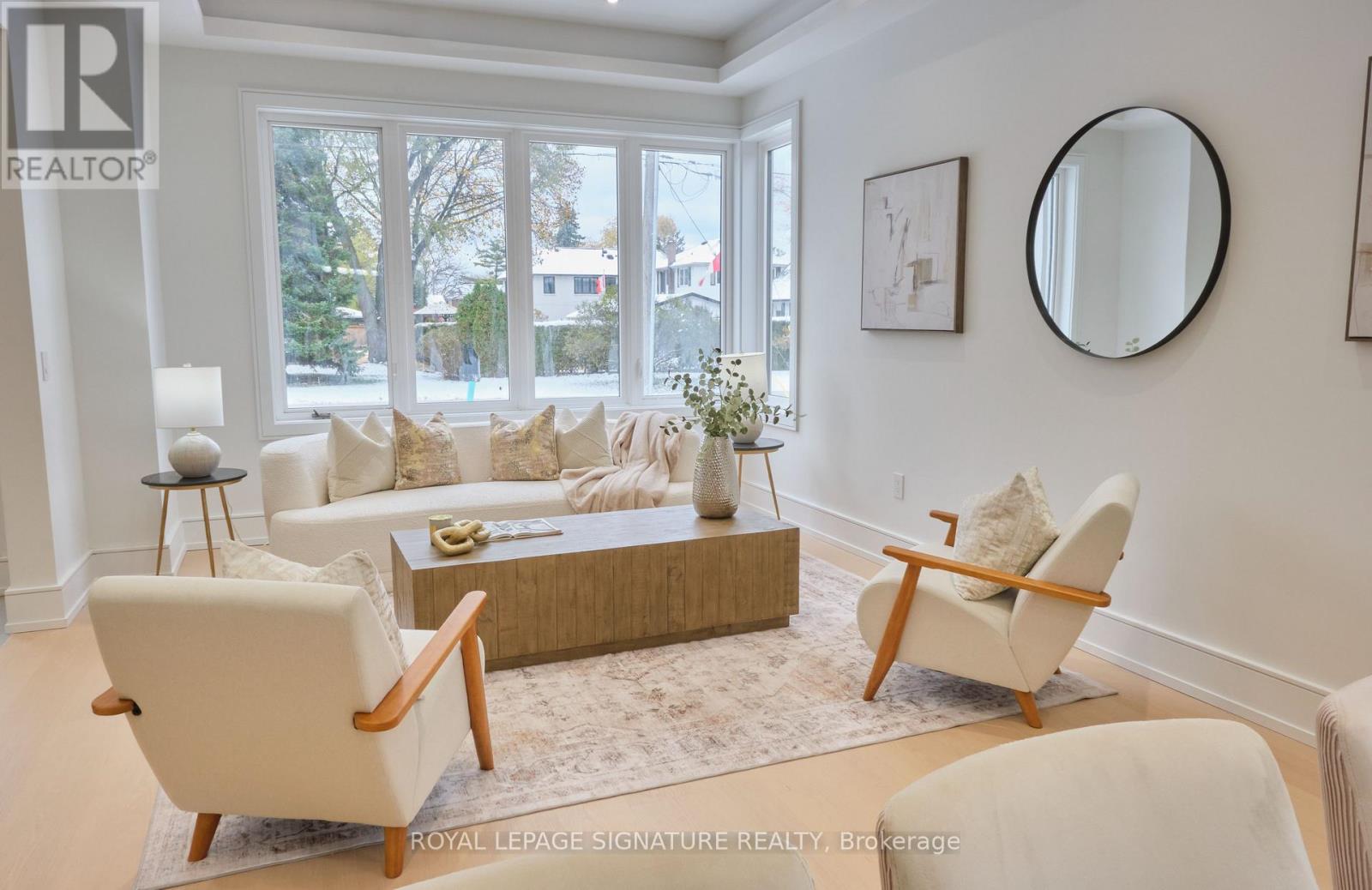 365 Jumna Avenue, Mississauga, Ontario  L5G 1Y5 - Photo 4 - W12539056