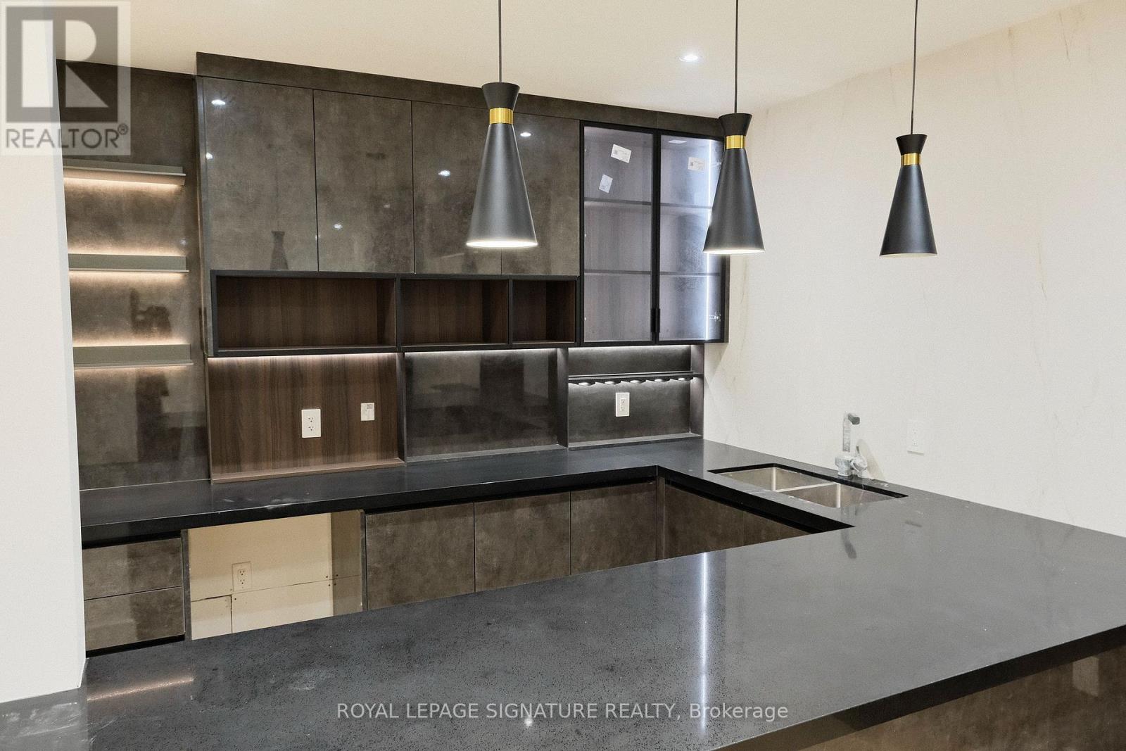 365 Jumna Avenue, Mississauga, Ontario  L5G 1Y5 - Photo 41 - W12539056