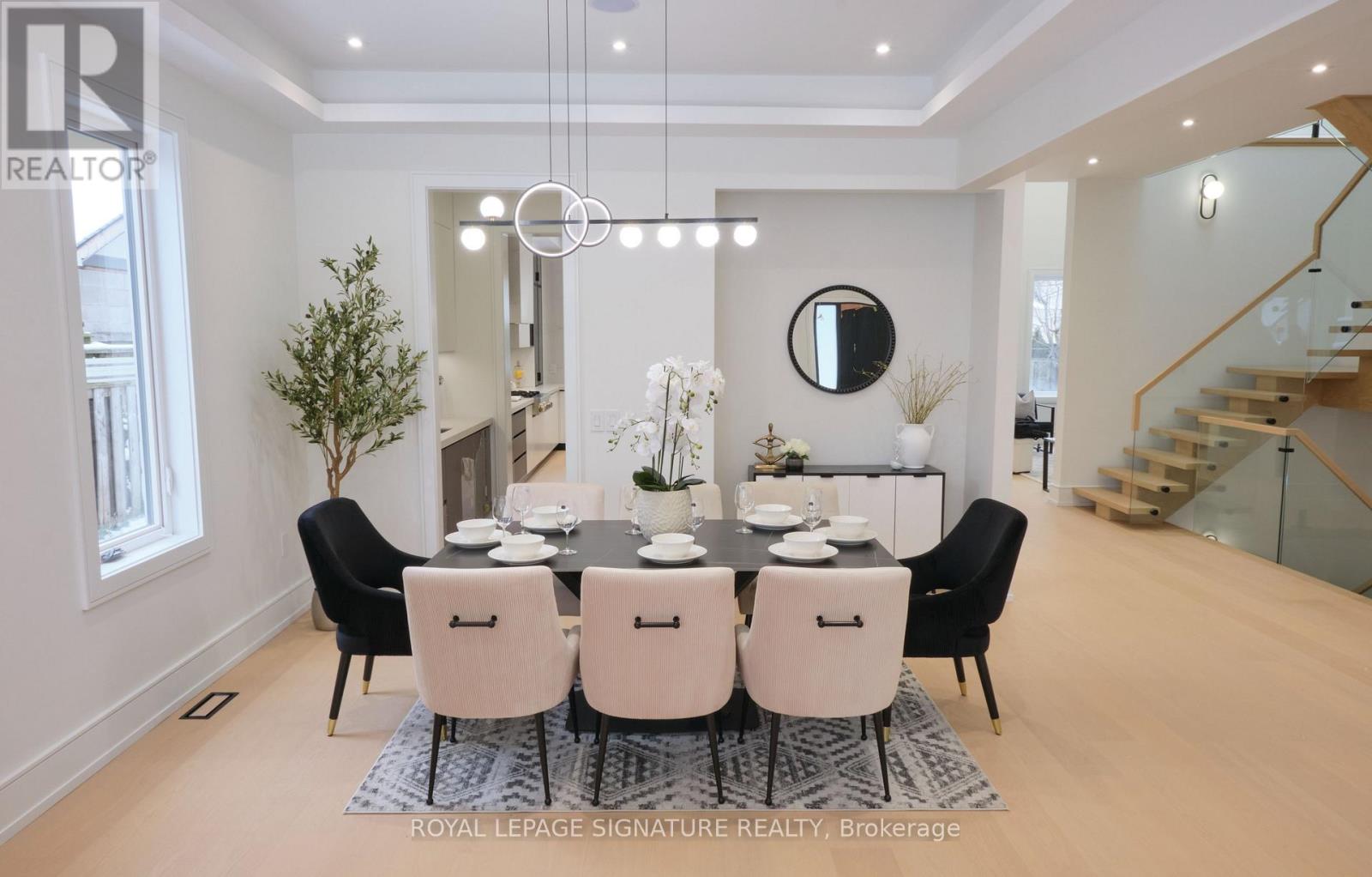 365 Jumna Avenue, Mississauga, Ontario  L5G 1Y5 - Photo 5 - W12539056