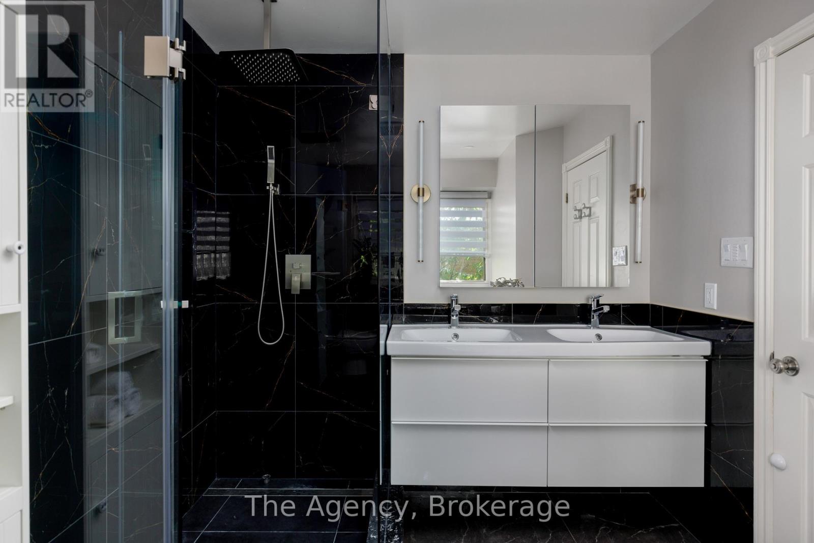 262 Mary Street, Oakville, Ontario  L6K 3V4 - Photo 27 - W12539142