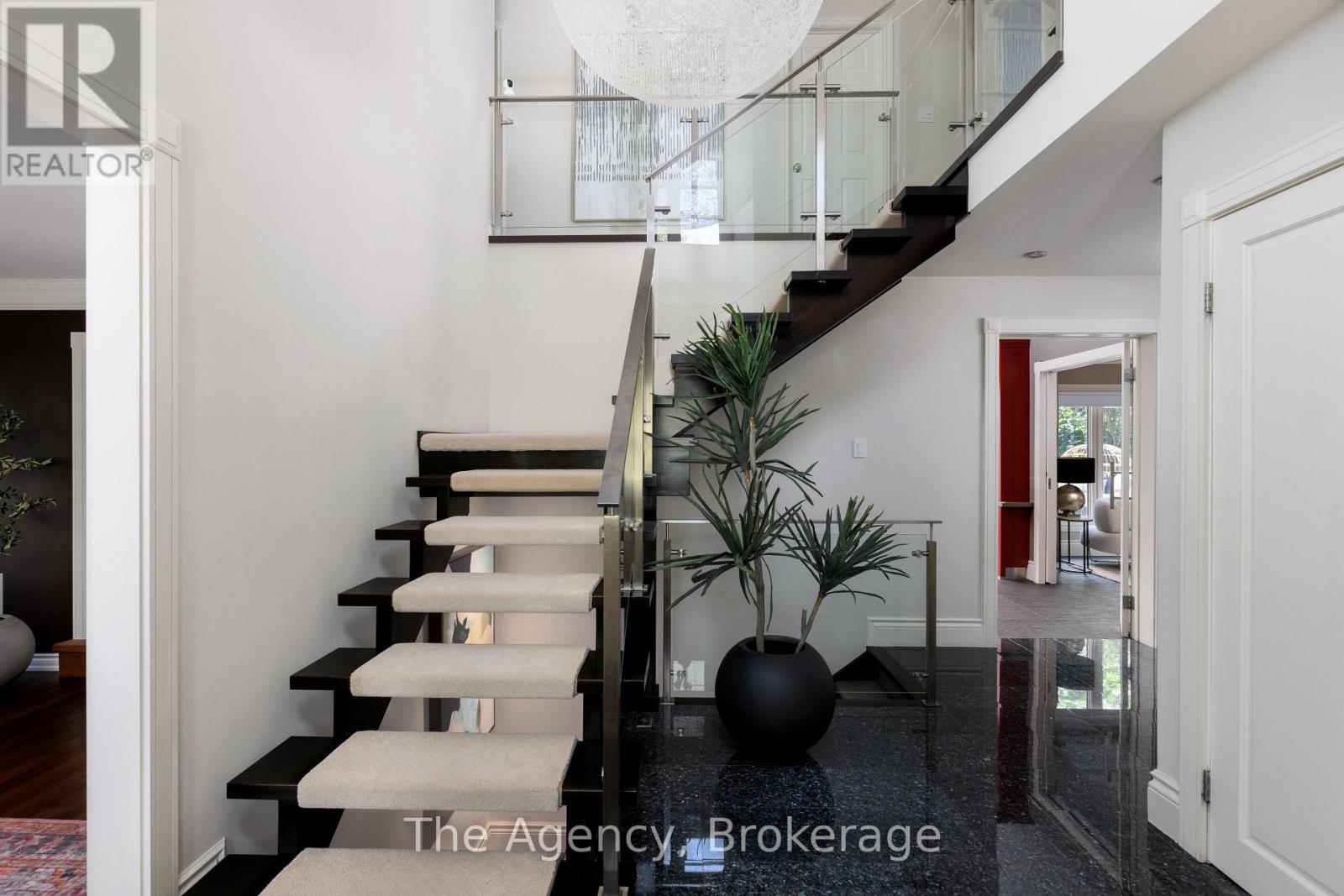 262 Mary Street, Oakville, Ontario  L6K 3V4 - Photo 5 - W12539142