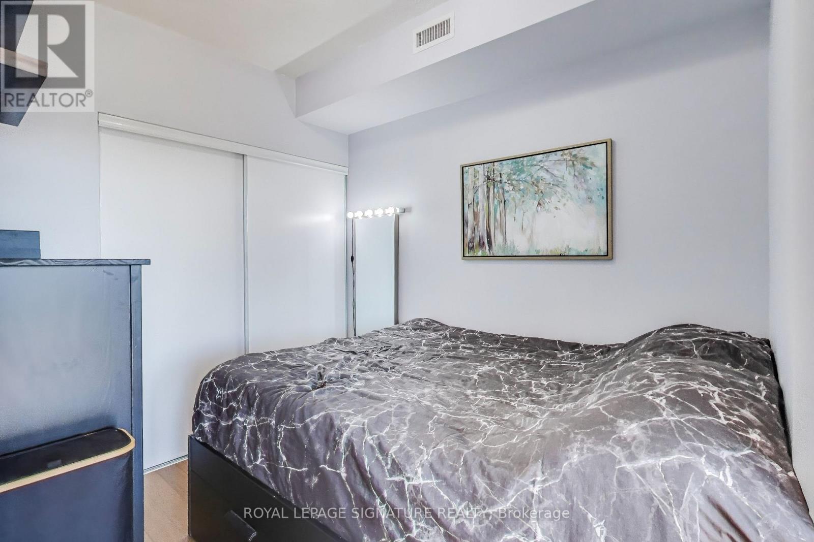 1207 - 105 The Queensway, Toronto, Ontario  M6S 5B5 - Photo 8 - W12447569