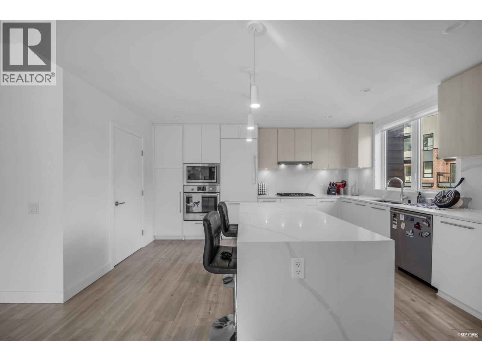 247 2035 Glenaire Drive, North Vancouver, British Columbia  V7P 1Y2 - Photo 3 - R3066712