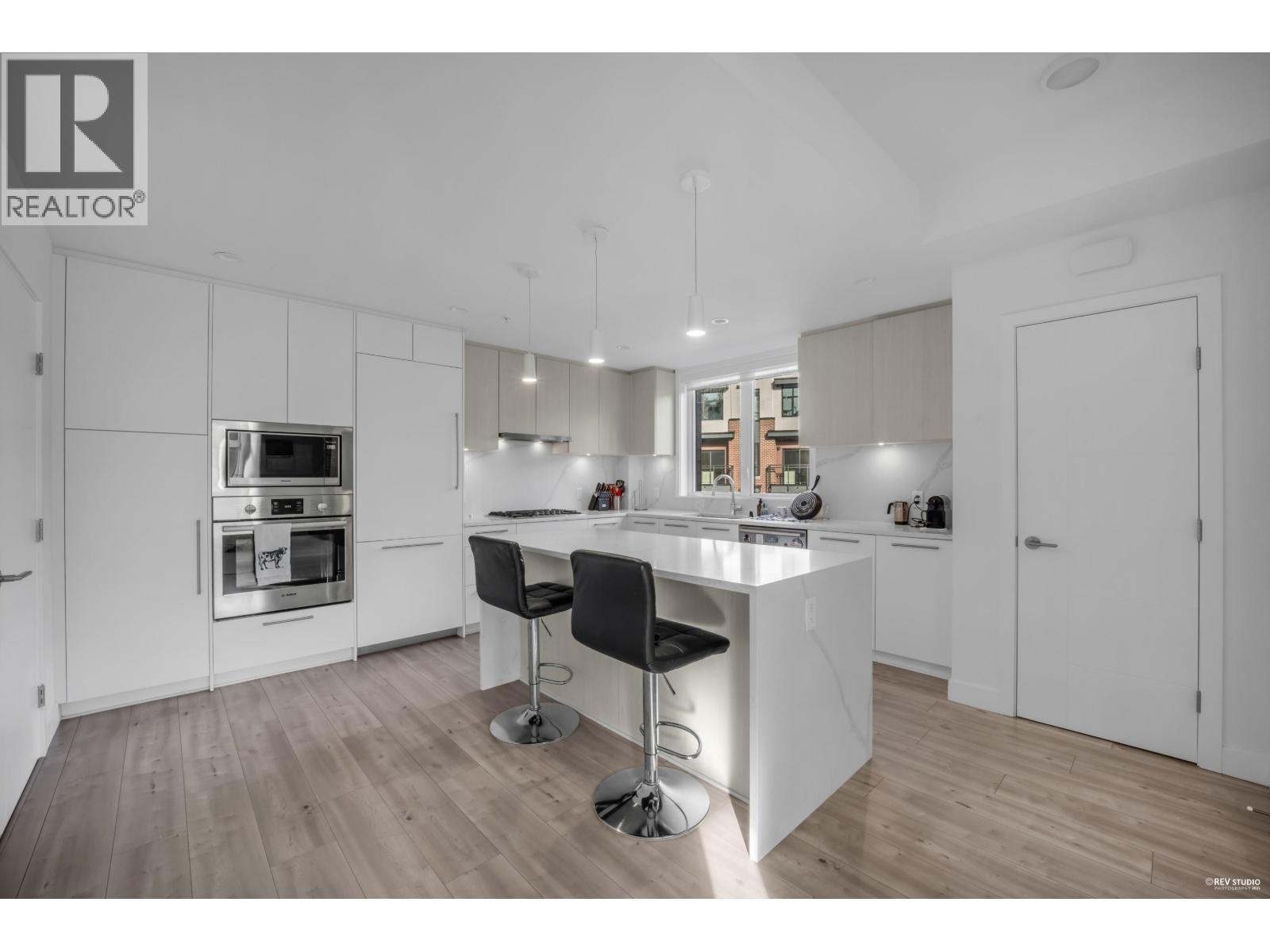 247 2035 Glenaire Drive, North Vancouver, British Columbia  V7P 1Y2 - Photo 2 - R3066712