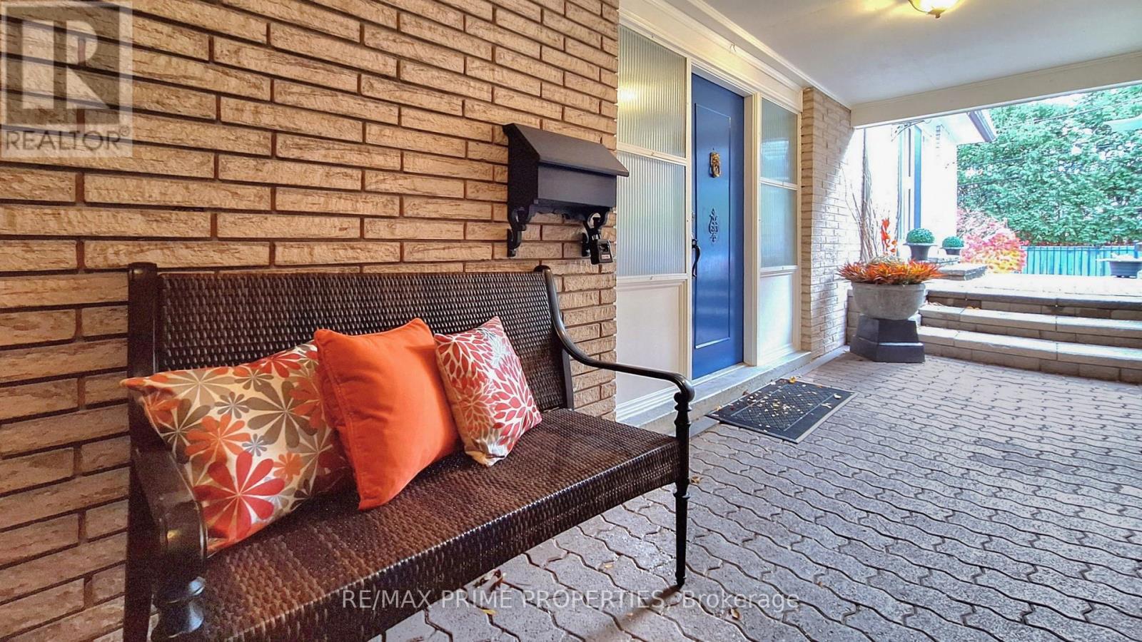 153 Krieghoff Avenue, Markham, Ontario  L3R 1W2 - Photo 3 - N12539164