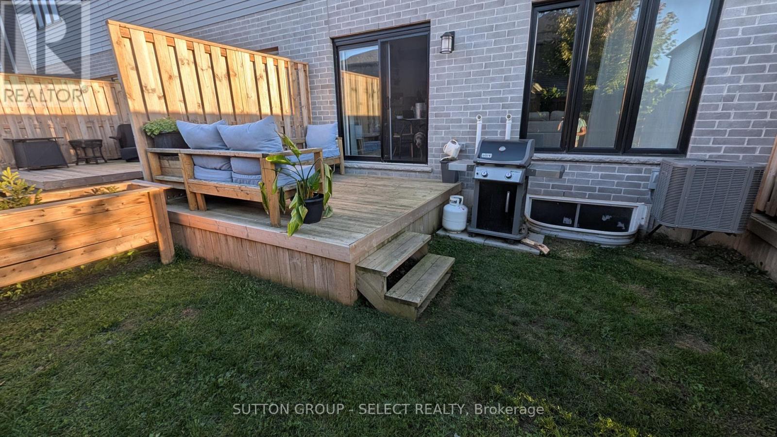 3 - 1 Miller Drive, Lucan Biddulph, Ontario  N0M 2J0 - Photo 4 - X12539302