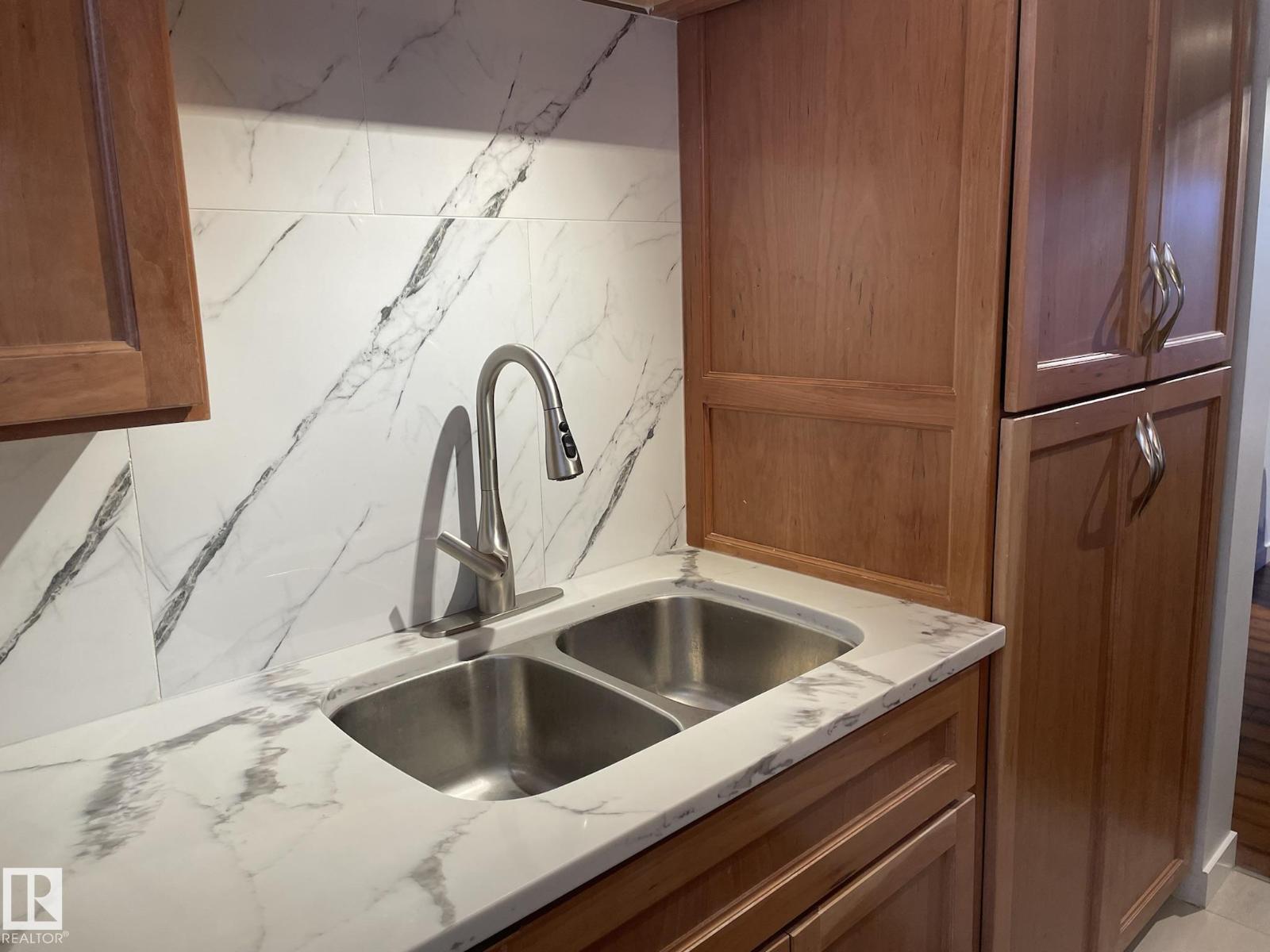 18323 66 Av Nw, Edmonton, Alberta  T5T 1Z5 - Photo 4 - E4465516