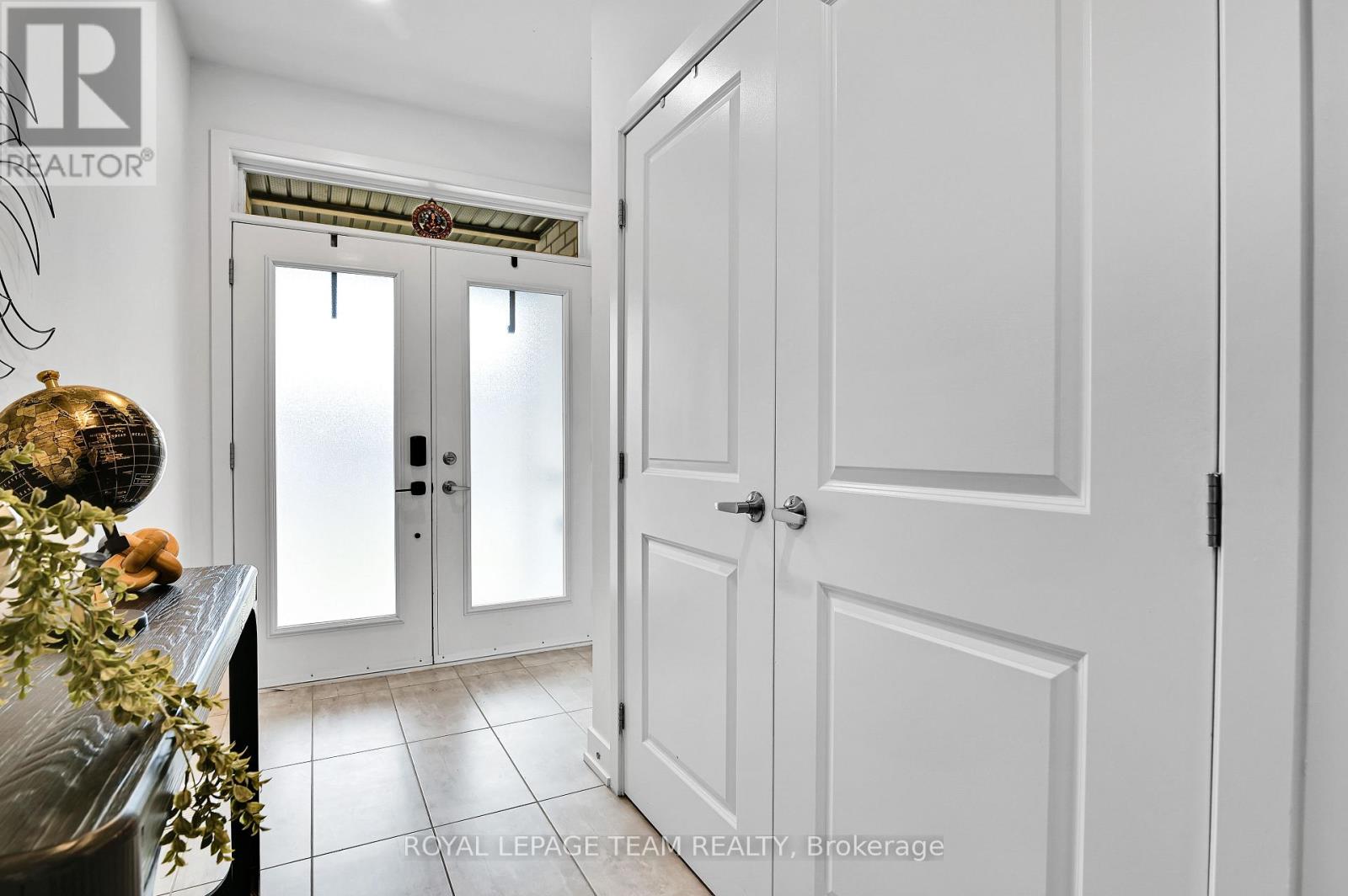 202 Zinnia Way, Ottawa, Ontario  K4M 0L4 - Photo 4 - X12539190