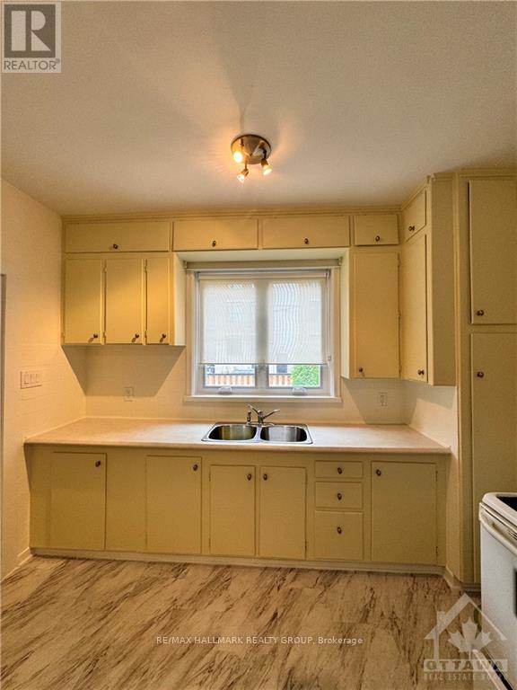 A - 50 Sweetland Avenue, Ottawa, Ontario K1N 7T6 - Photo 7 - X12539240