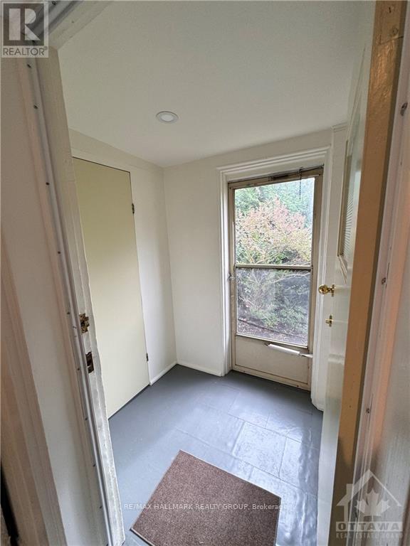 A - 50 Sweetland Avenue, Ottawa, Ontario K1N 7T6 - Photo 9 - X12539240