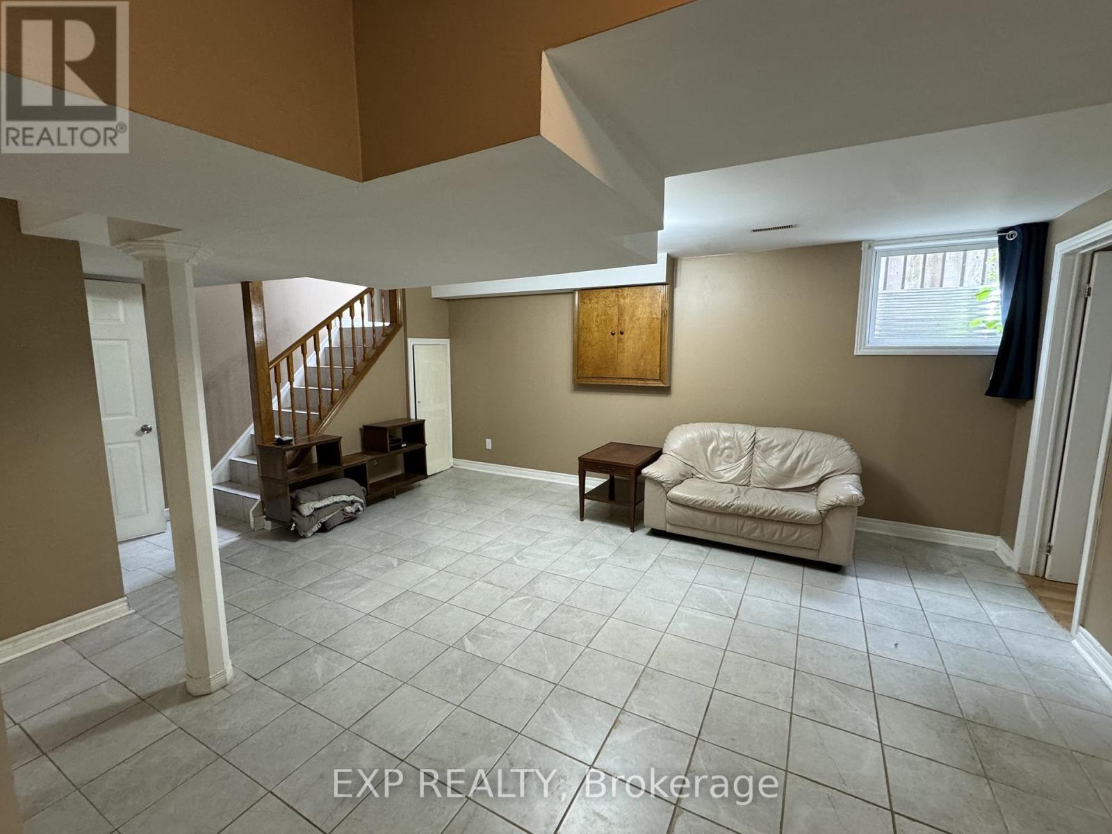 3690 Ellengale Drive, Mississauga, Ontario  L5C 1Z7 - Photo 2 - W12539184