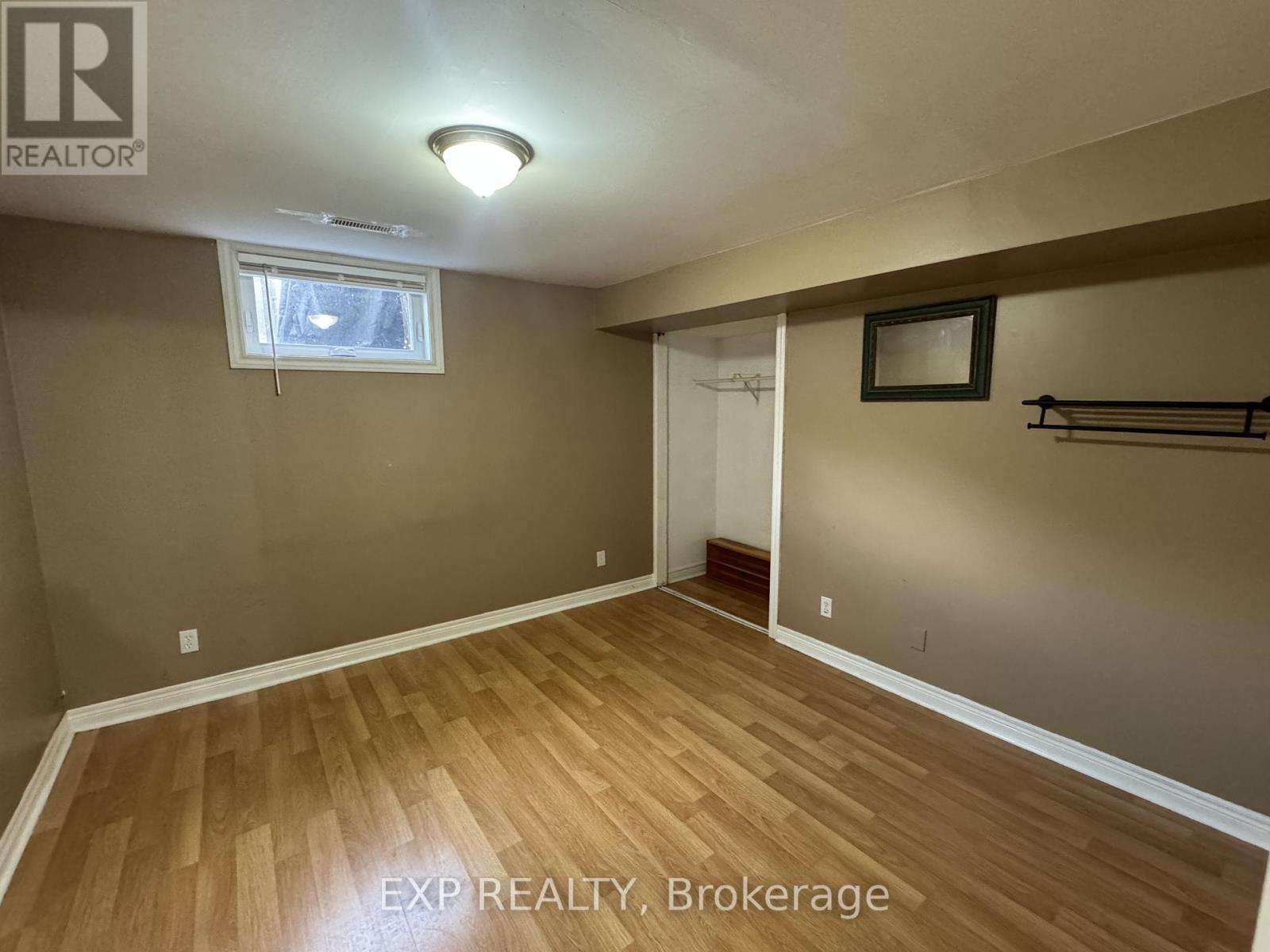 3690 Ellengale Drive, Mississauga, Ontario  L5C 1Z7 - Photo 5 - W12539184