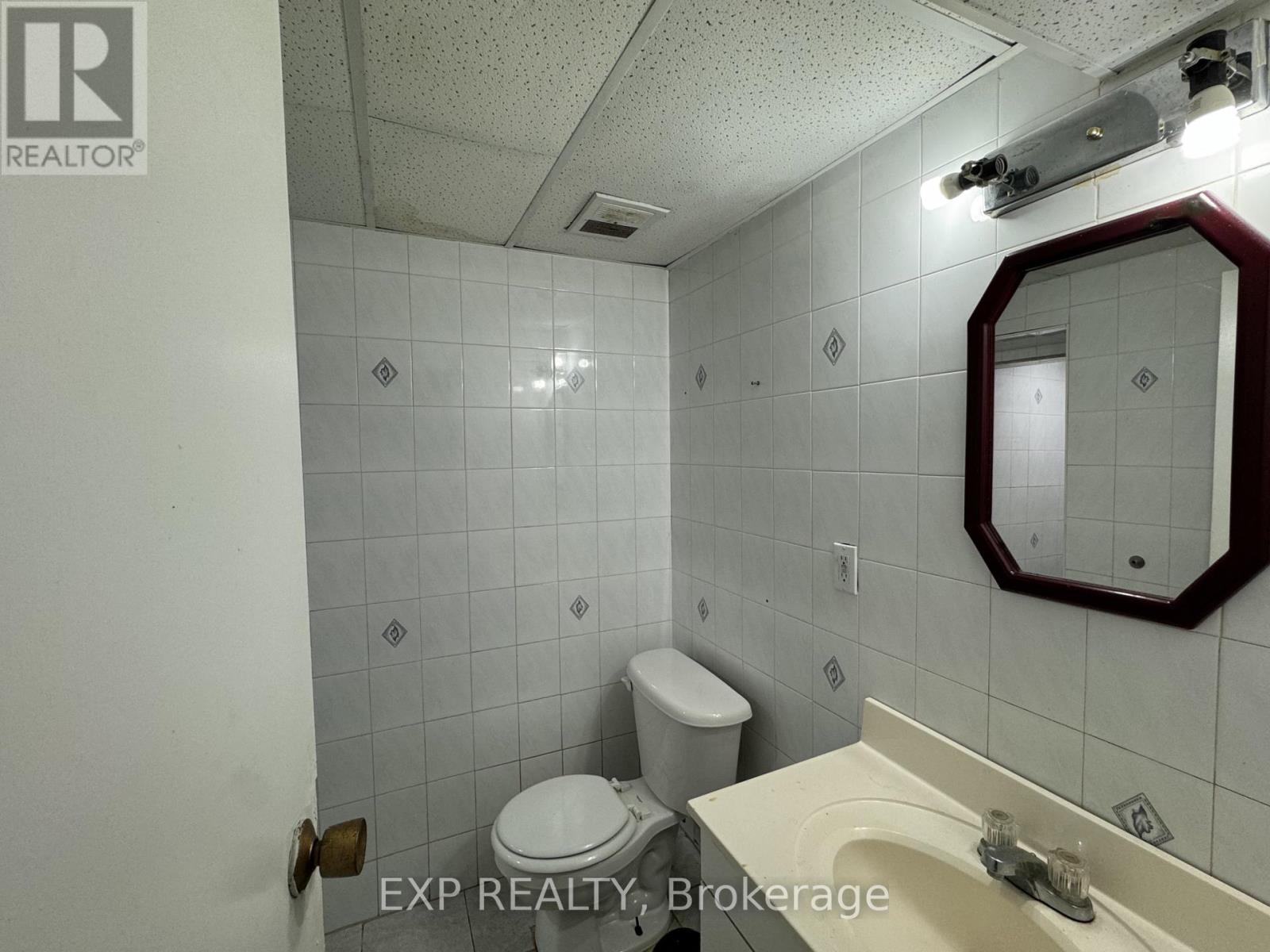 3690 Ellengale Drive, Mississauga, Ontario  L5C 1Z7 - Photo 6 - W12539184