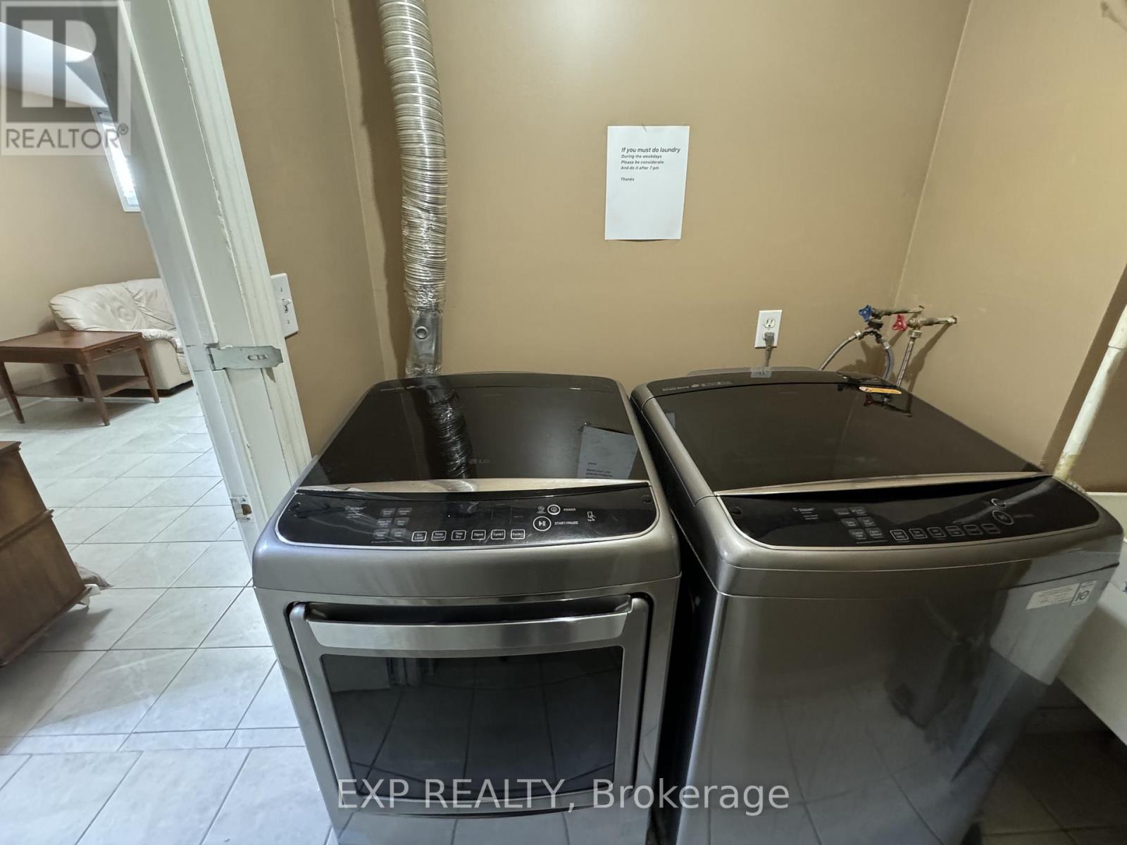 3690 Ellengale Drive, Mississauga, Ontario  L5C 1Z7 - Photo 7 - W12539184