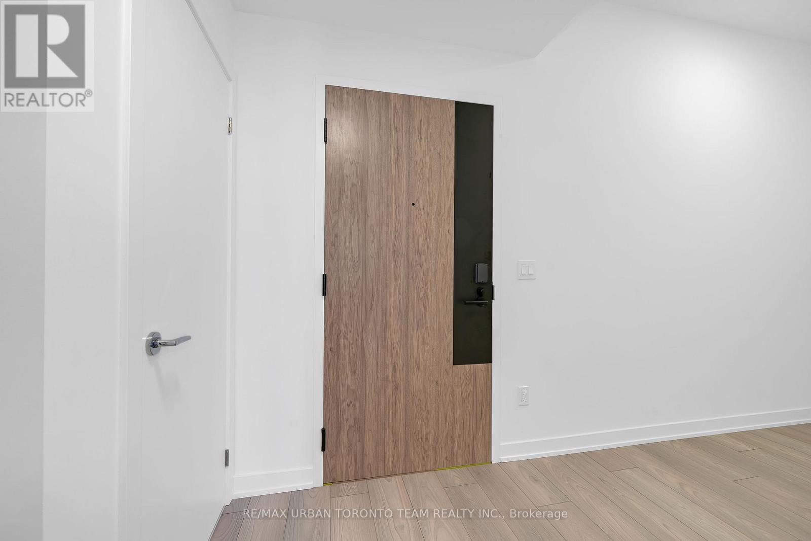 524 - 1007 The Queensway, Toronto, Ontario  M8Z 6C7 - Photo 2 - W12539188