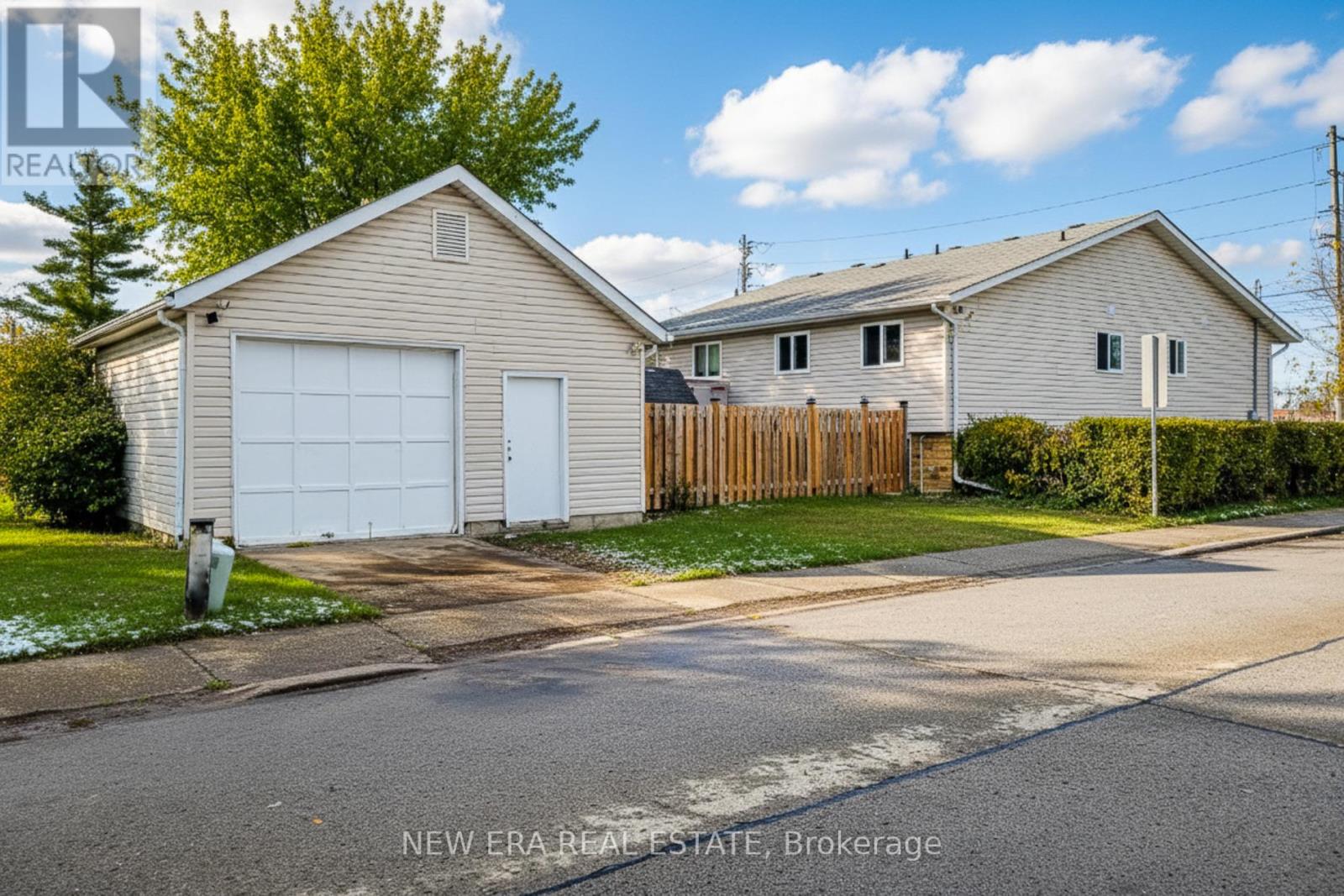 103 Vine Street, St. Catharines, Ontario L2R 3Y3 - Photo 9 - X12539150