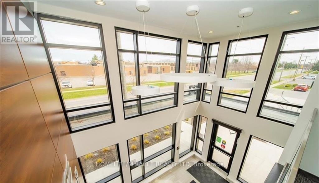 112 - 212 Lakeport Road, St. Catharines, Ontario L2N 0B4 - Photo 1 - X12539170