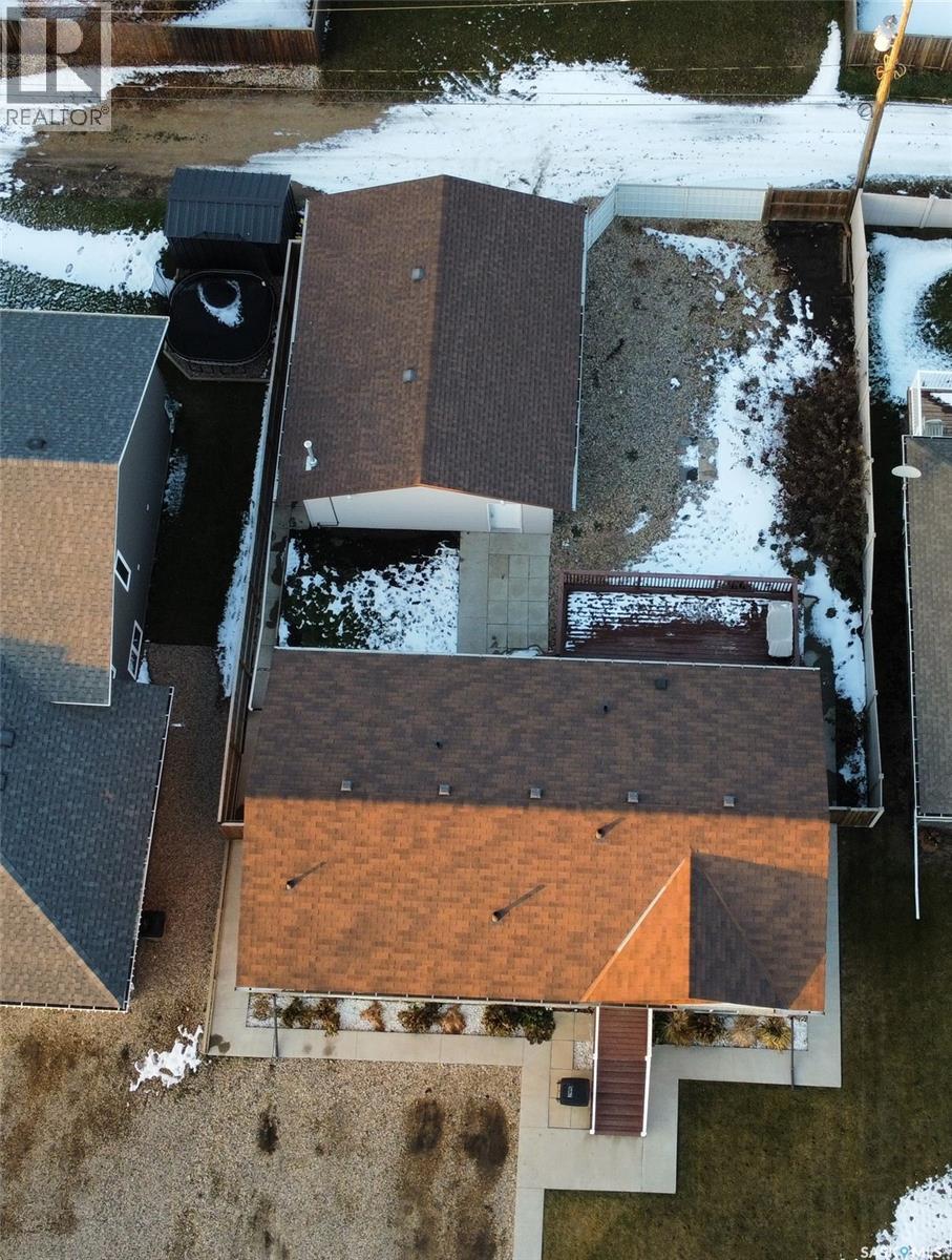 206 Elizabeth Street, Melfort, Saskatchewan  S0E 1A0 - Photo 3 - SK022084