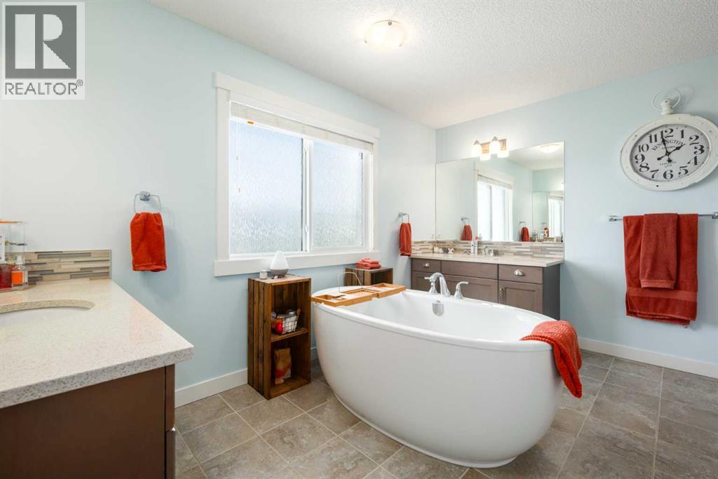 84 Sunset Manor, Cochrane, Alberta  T4C 0N3 - Photo 28 - A2247739