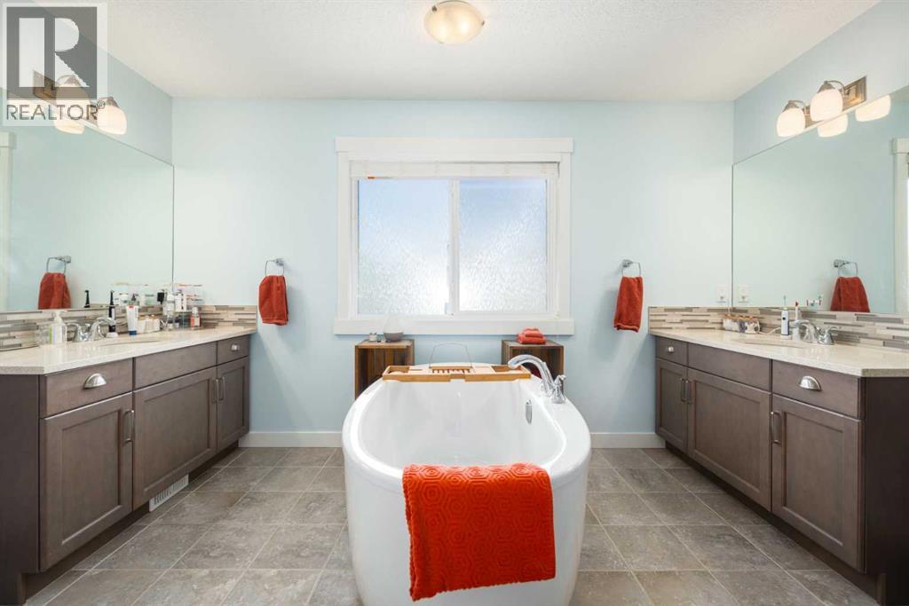 84 Sunset Manor, Cochrane, Alberta  T4C 0N3 - Photo 29 - A2247739