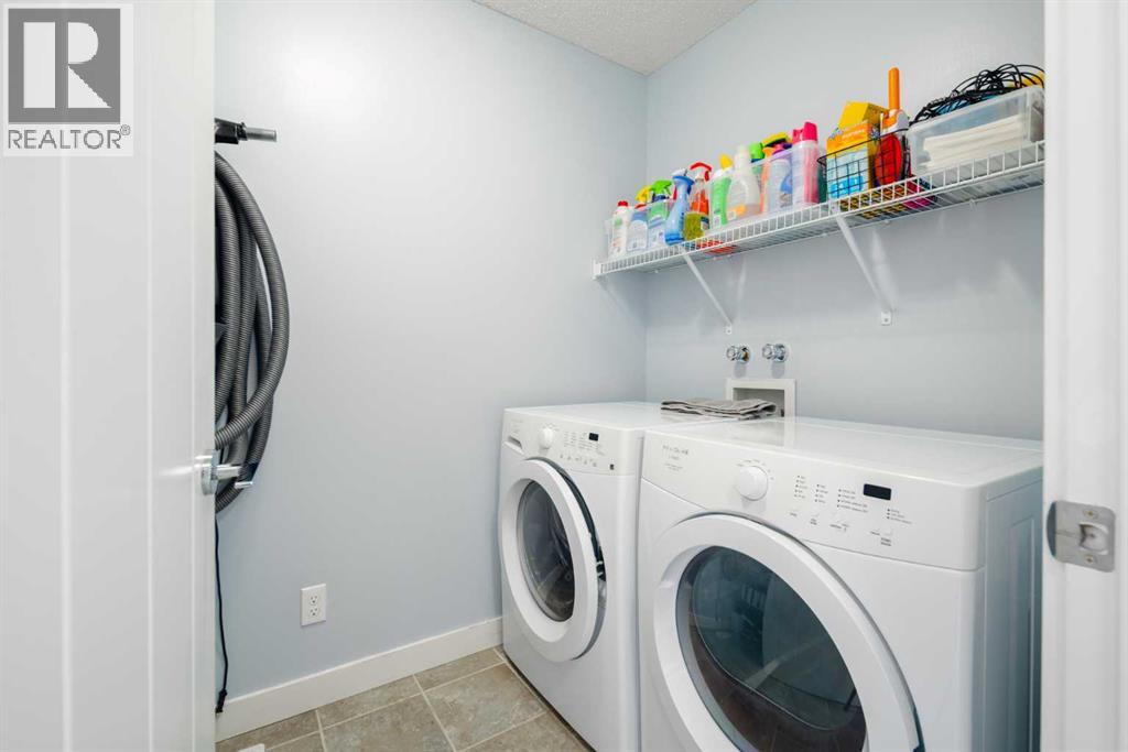 84 Sunset Manor, Cochrane, Alberta  T4C 0N3 - Photo 36 - A2247739