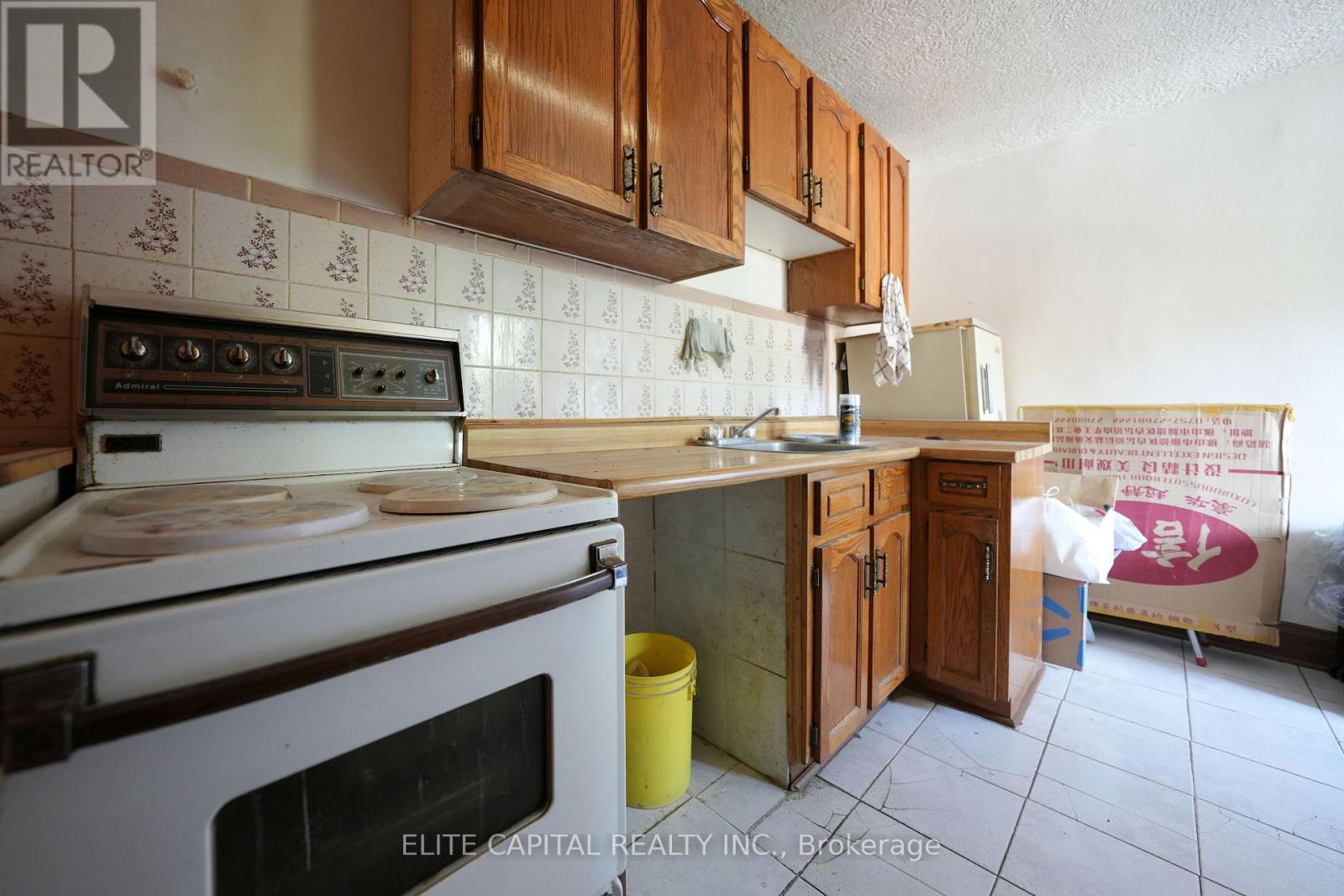 122 Marchmount Road, Toronto, Ontario  M6G 2B1 - Photo 10 - C12539246