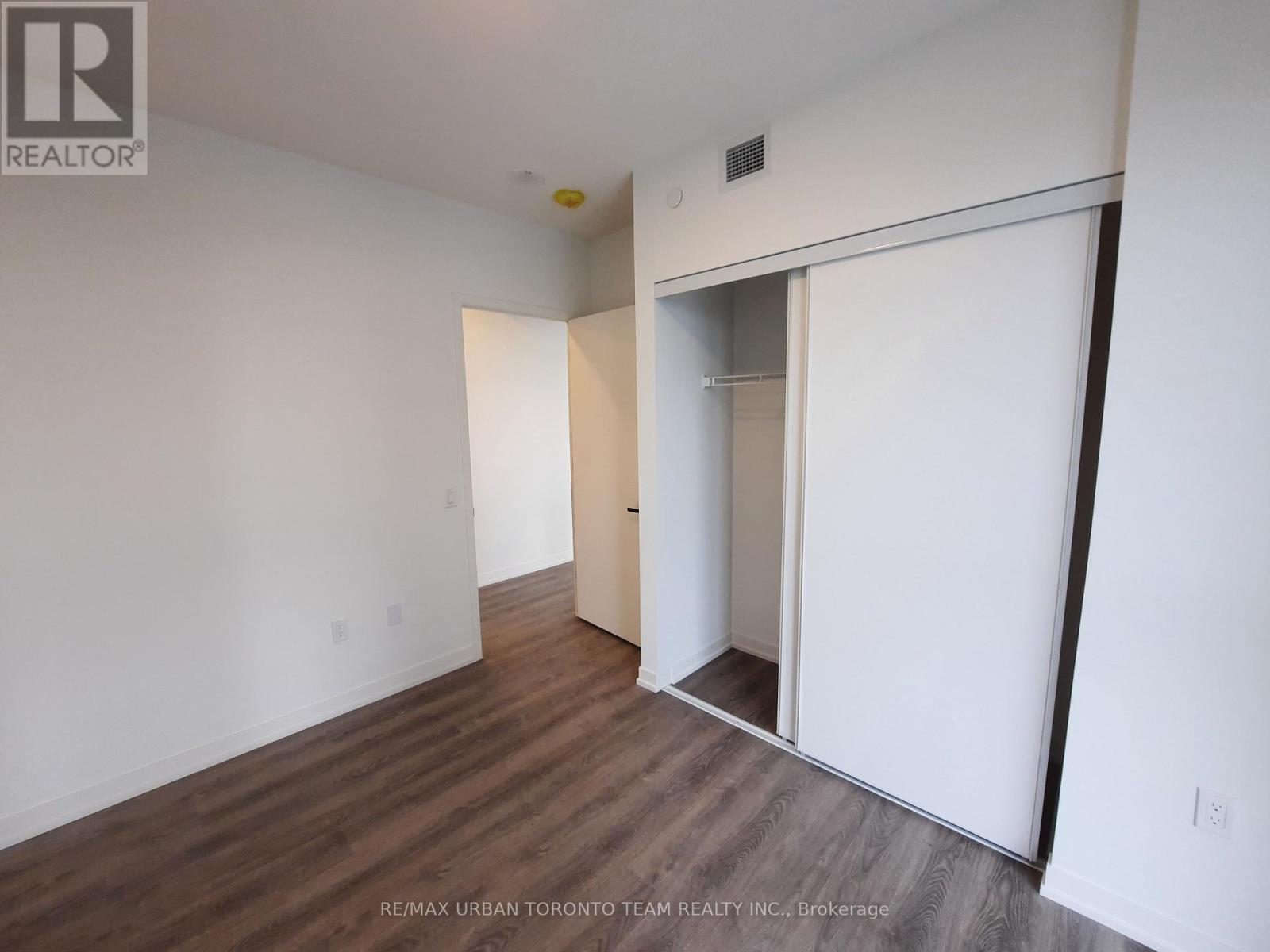 1212 - 8 Interchange Way, Vaughan, Ontario  L4K 5Z7 - Photo 10 - N12539244