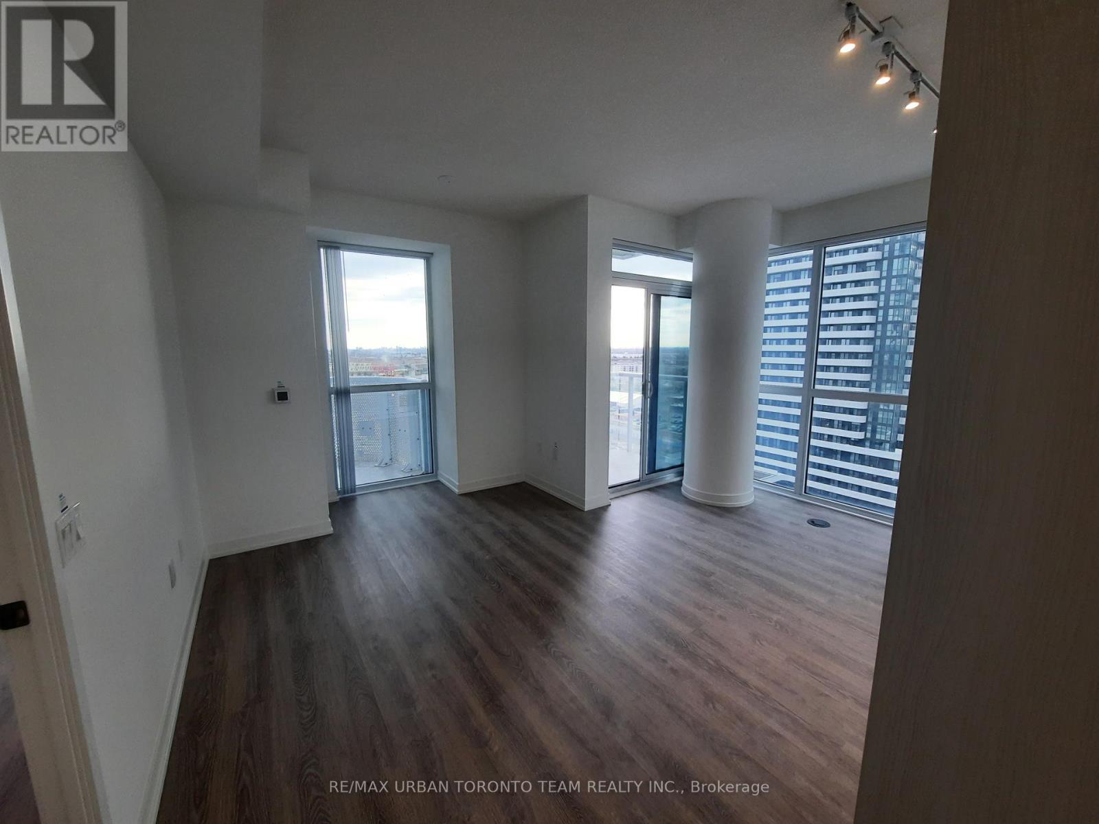 1212 - 8 Interchange Way, Vaughan, Ontario  L4K 5Z7 - Photo 2 - N12539244