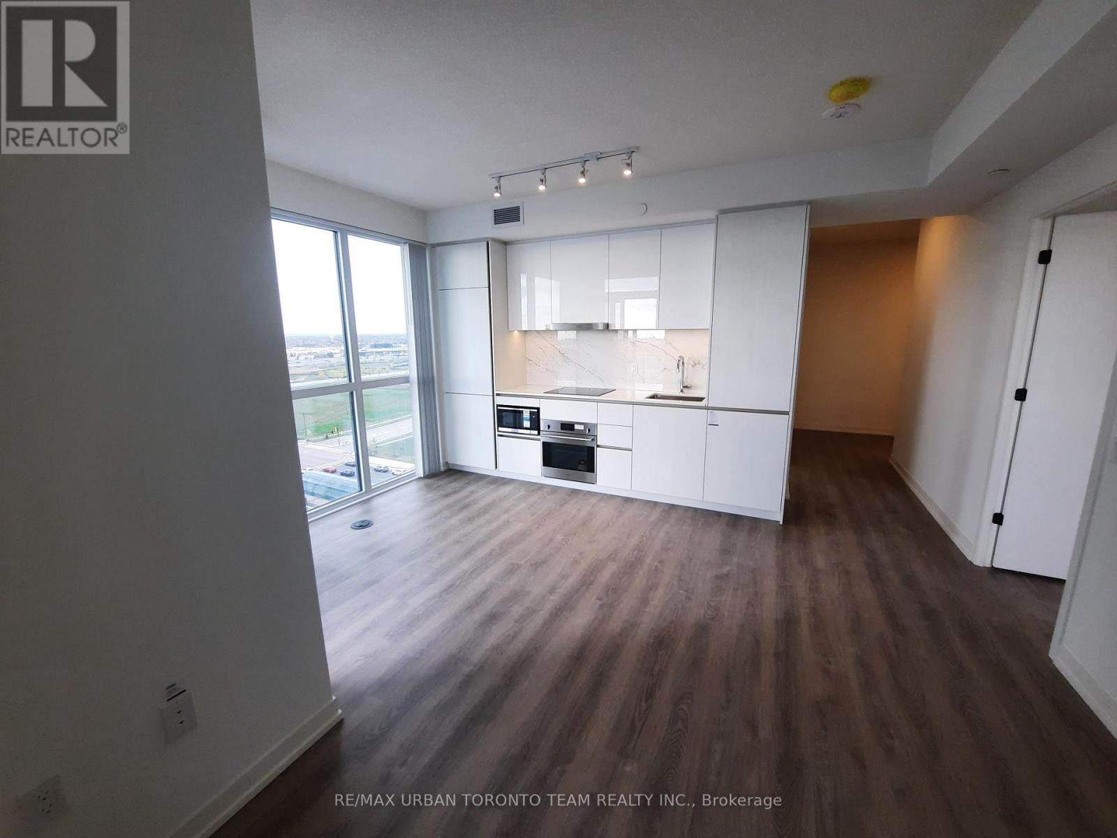 1212 - 8 Interchange Way, Vaughan, Ontario  L4K 5Z7 - Photo 3 - N12539244