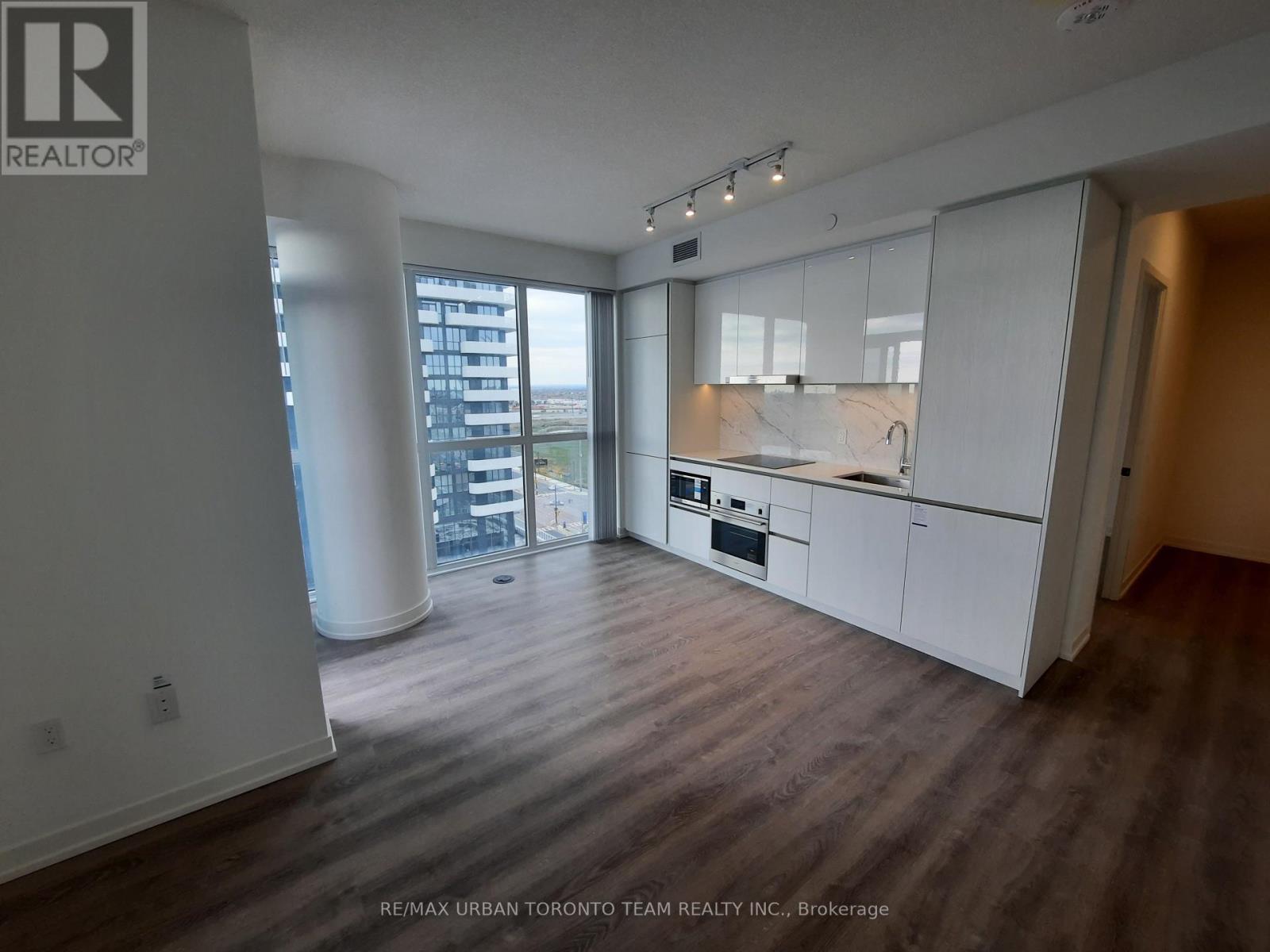 1212 - 8 Interchange Way, Vaughan, Ontario  L4K 5Z7 - Photo 4 - N12539244