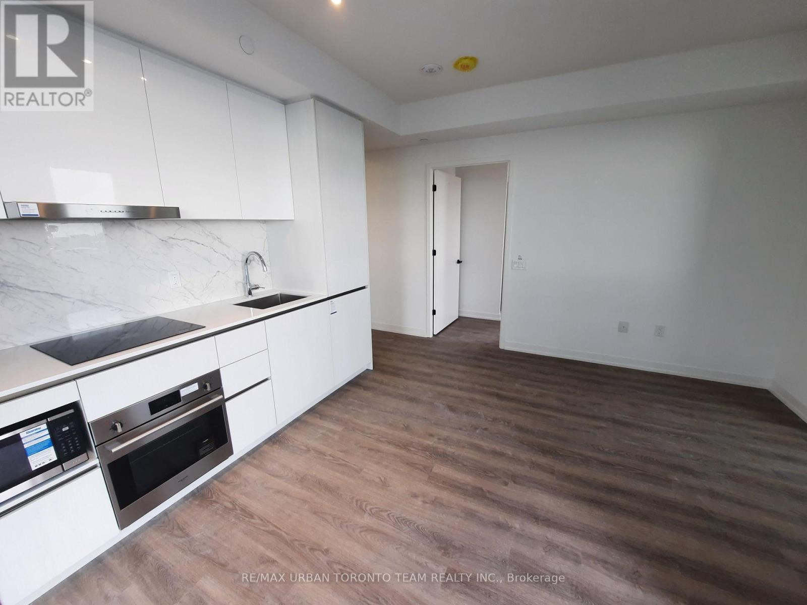 1212 - 8 Interchange Way, Vaughan, Ontario  L4K 5Z7 - Photo 7 - N12539244