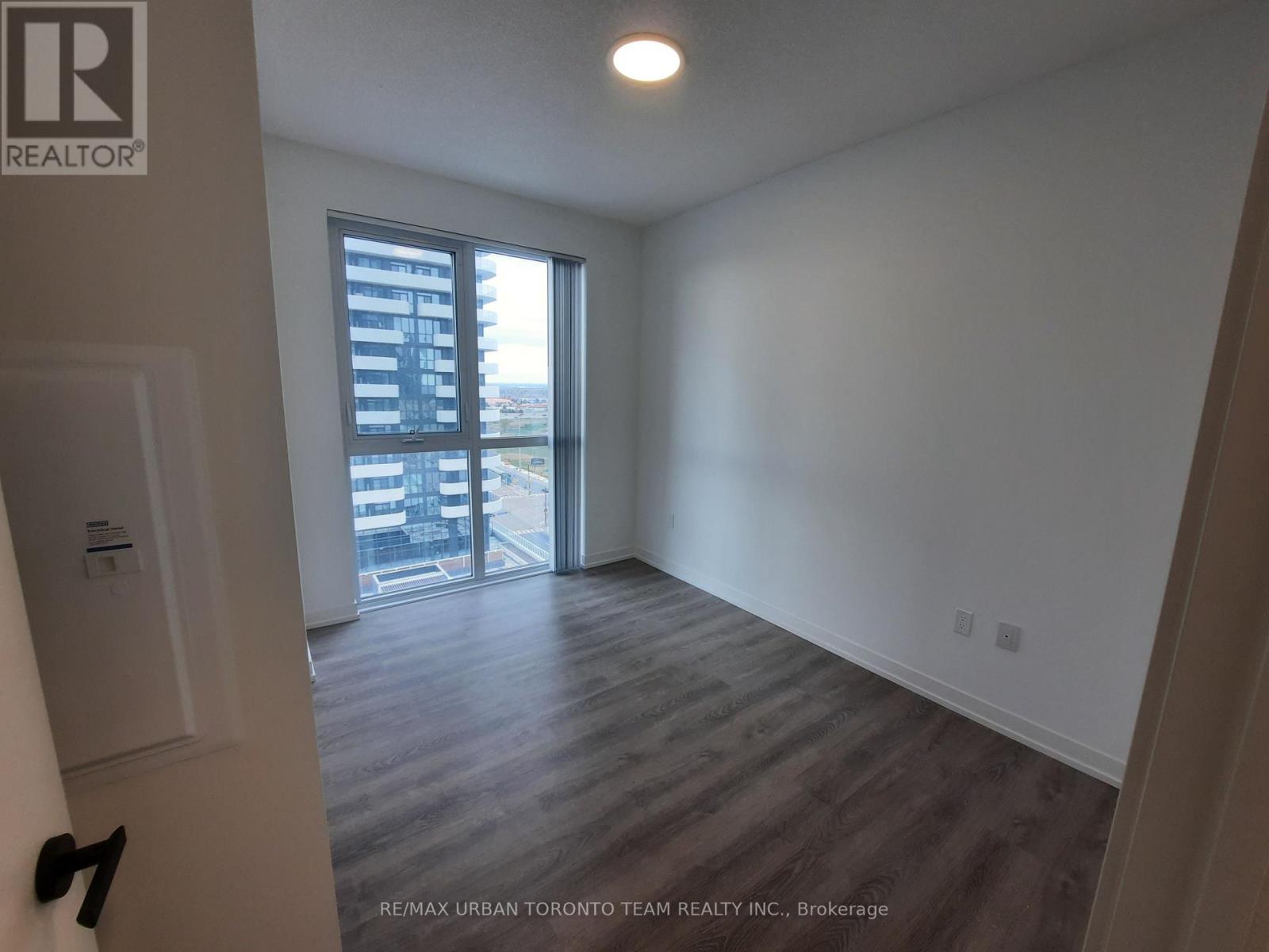 1212 - 8 Interchange Way, Vaughan, Ontario  L4K 5Z7 - Photo 9 - N12539244