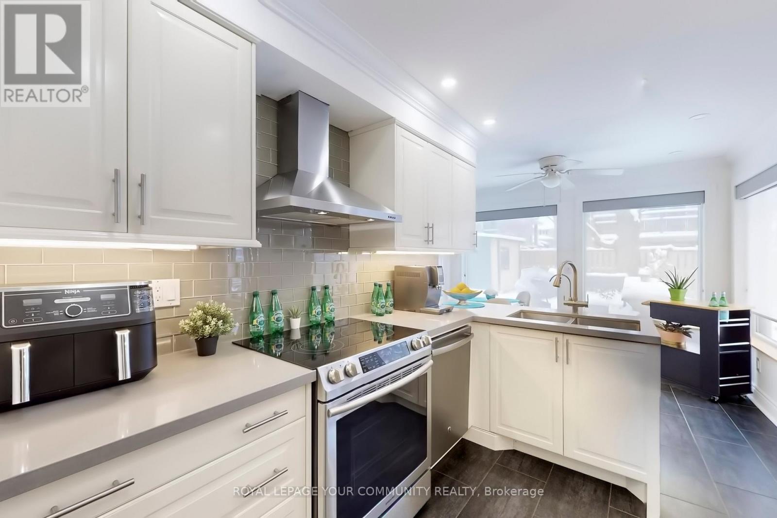 1 Mendys Forest, Aurora, Ontario  L4G 5A4 - Photo 11 - N12539292