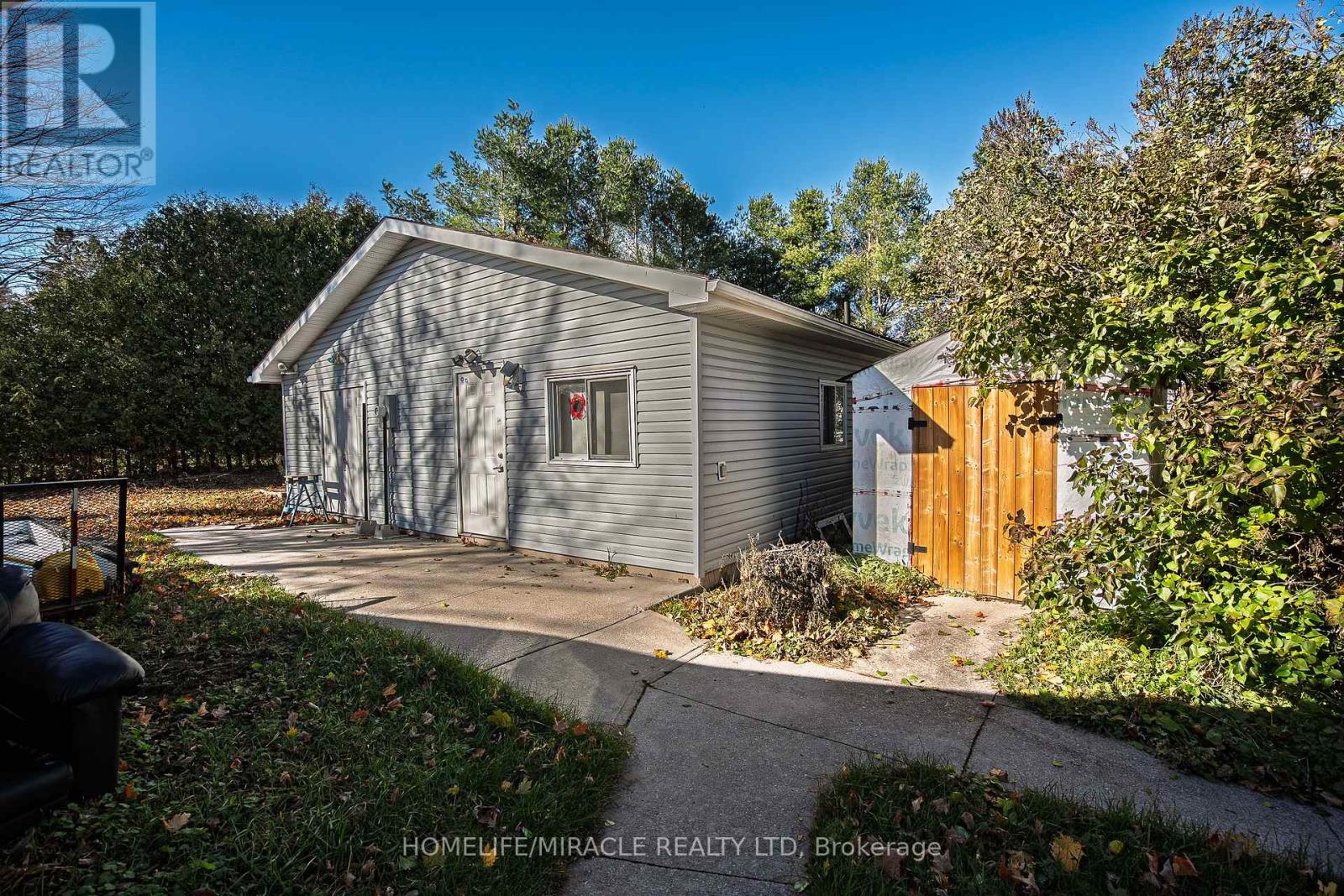 1008 Rainbow Valley Road, Springwater, Ontario  L0L 2K0 - Photo 7 - S12539236